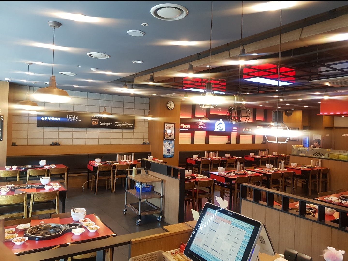 놀부부대찌개&화덕족발 수원삼성디지털시티점