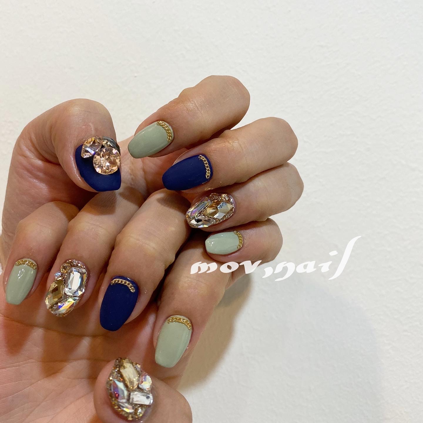 모브네일