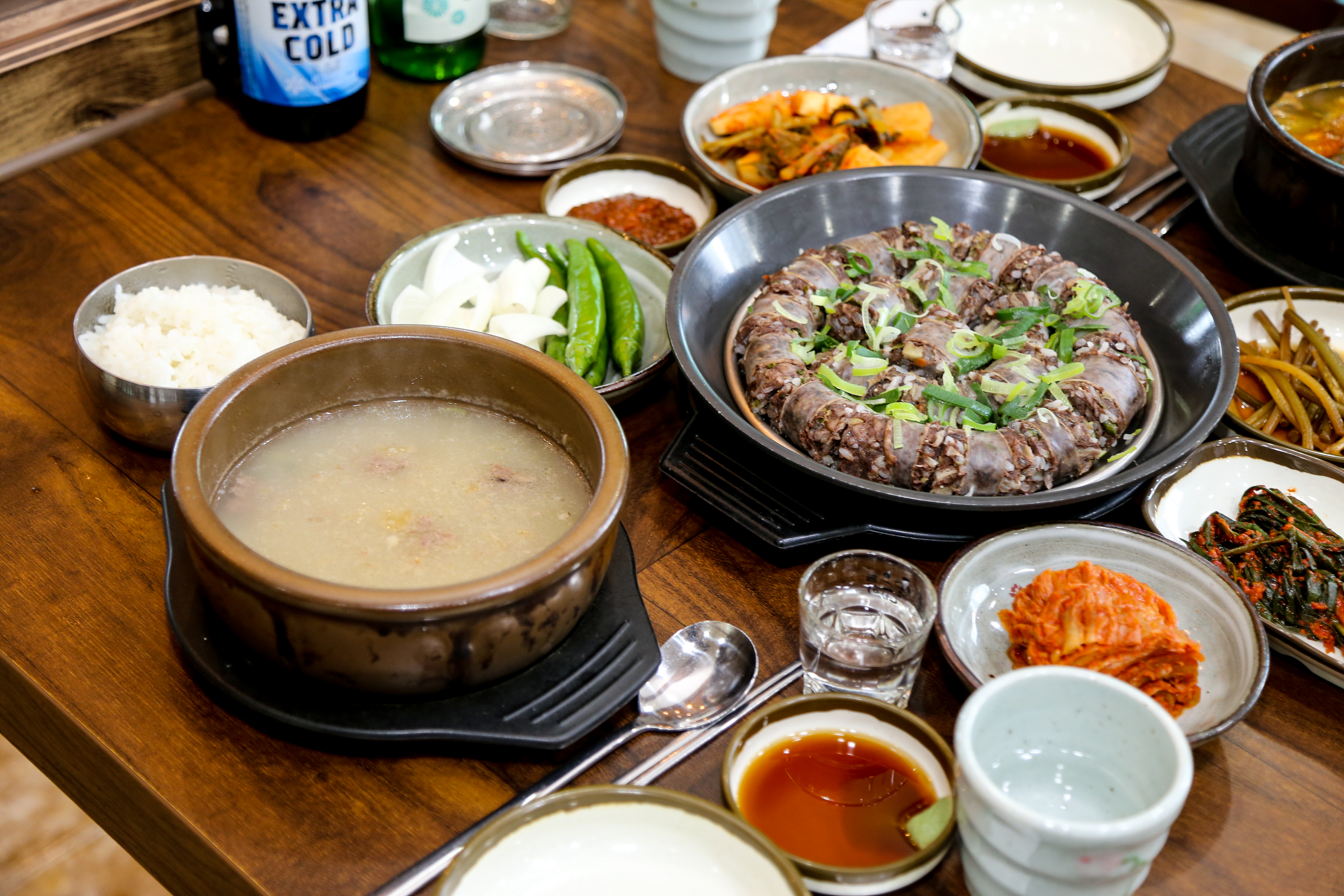 아라곰탕 내부 또는 관련 모습