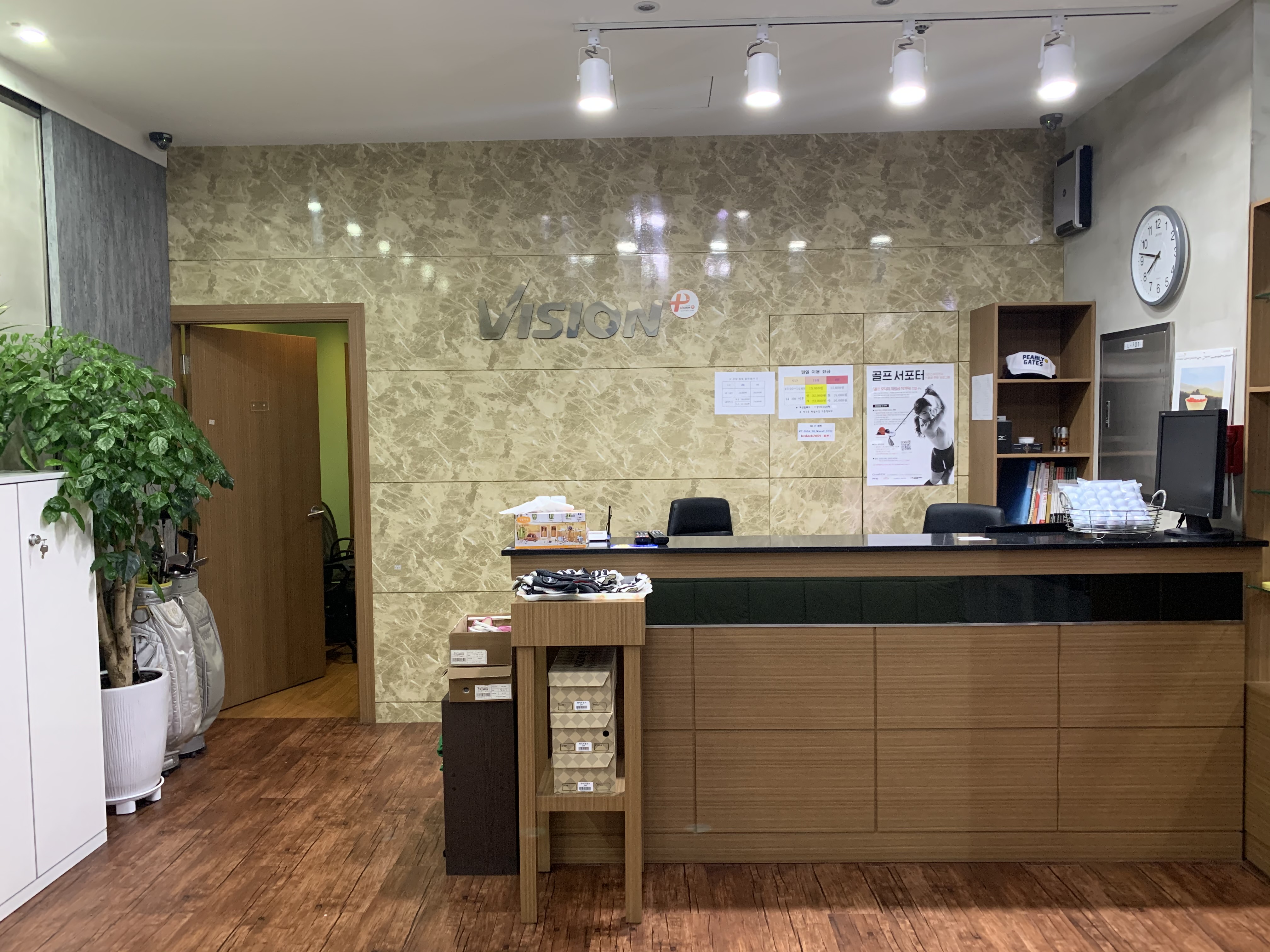 골프존 동판교점 내부 또는 관련 모습