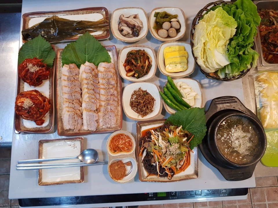 노가네족발앤국밥