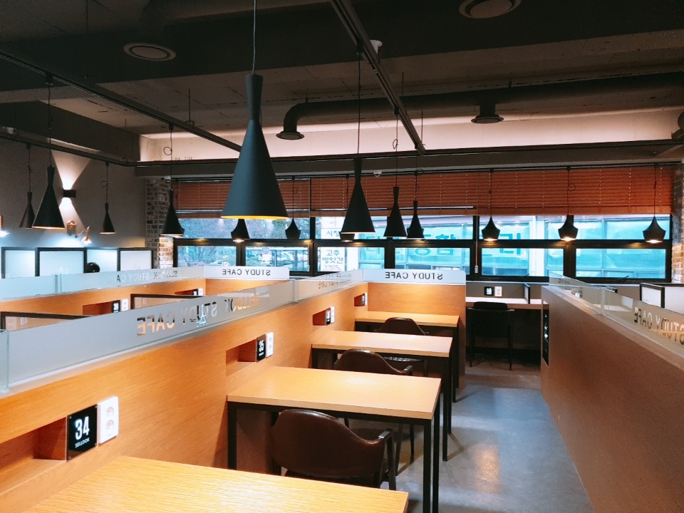 셀독24스터디카페 장암신곡점 내부 또는 관련 모습