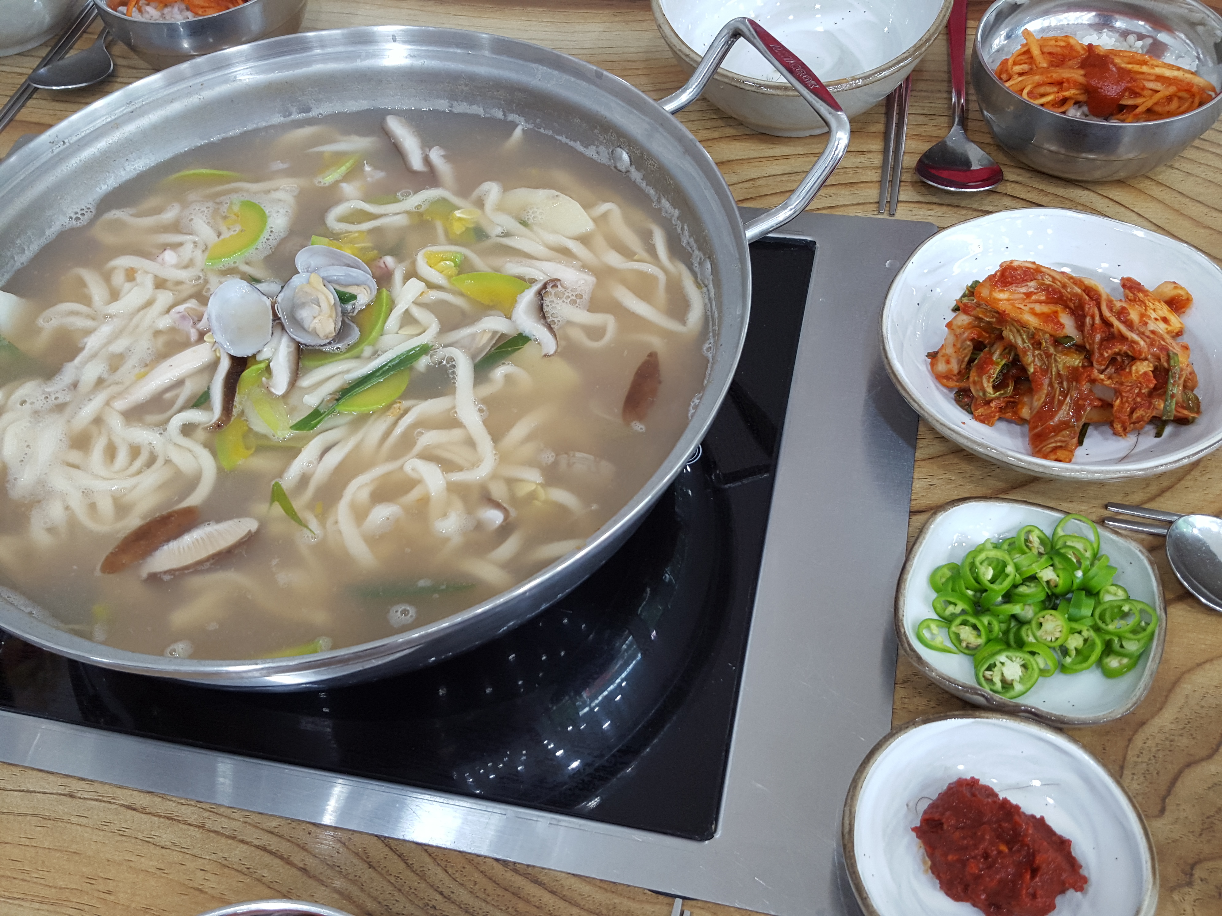 옛날홍두깨손칼국수