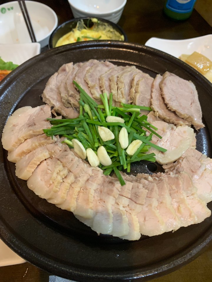 놀부보쌈 광주우산점