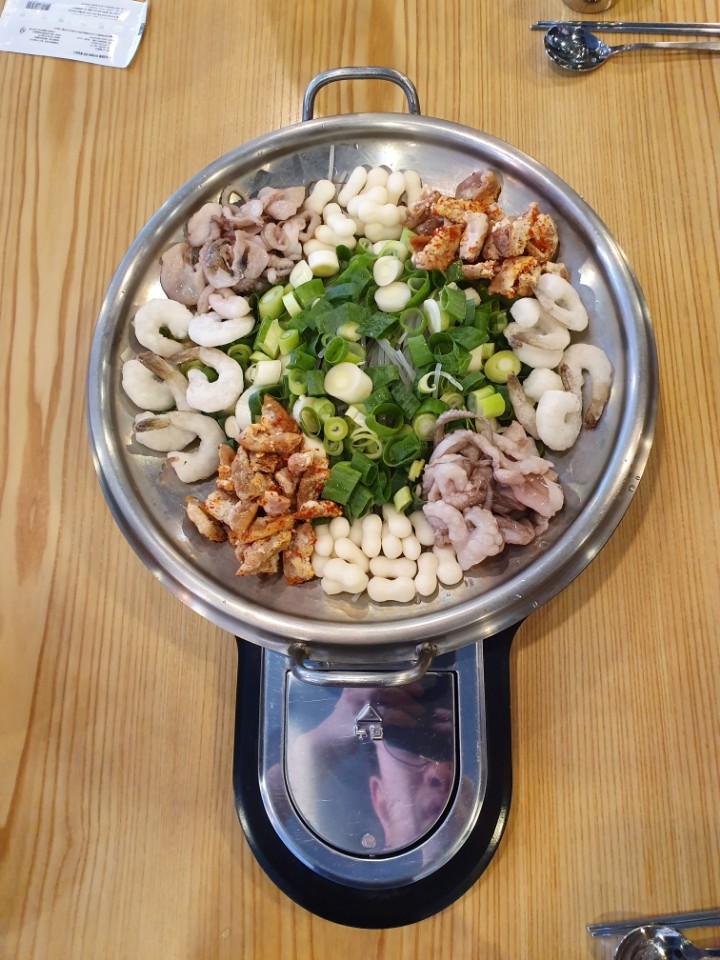놀부보쌈족발부대찌개 무안남악점
