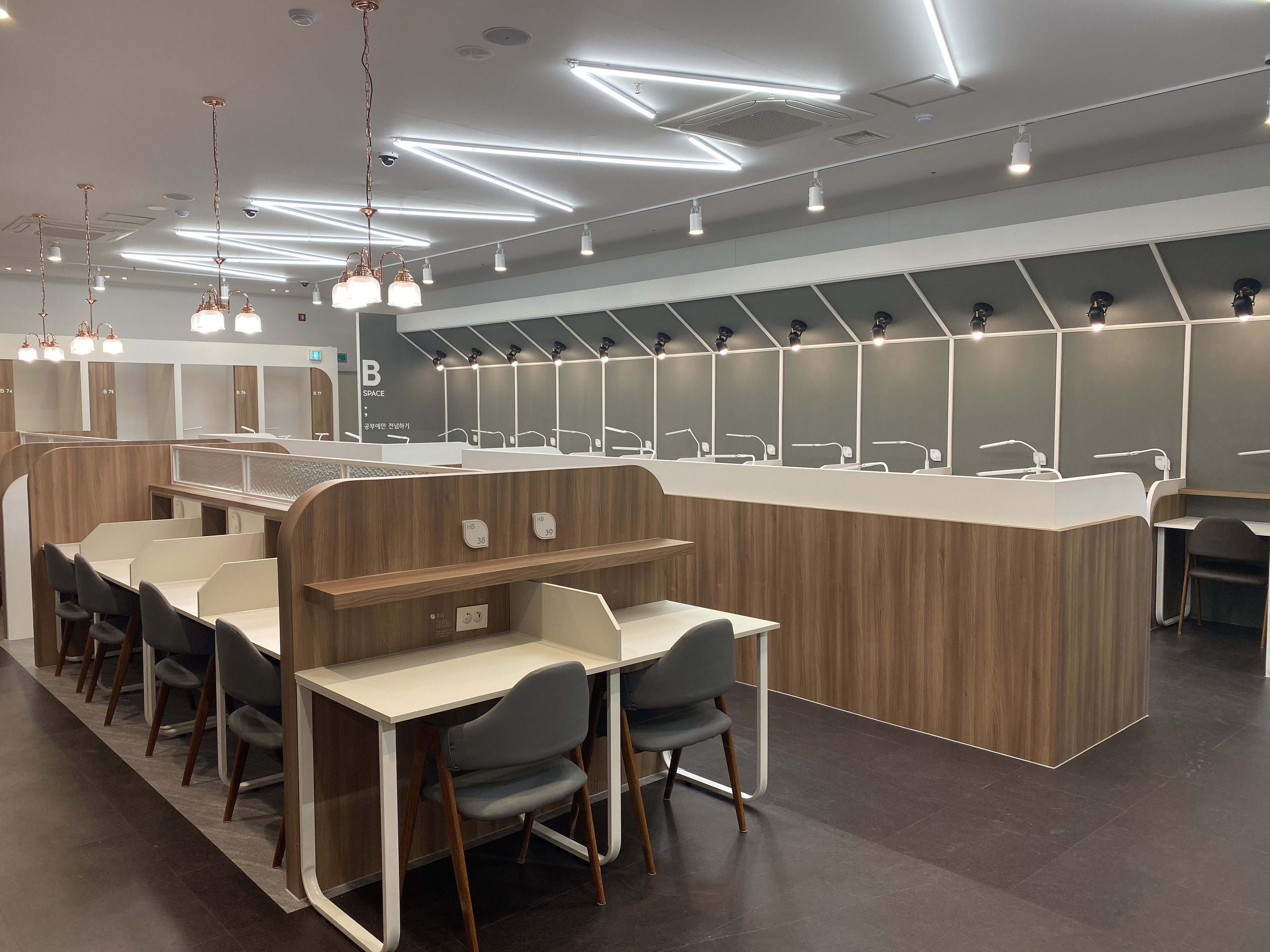 화이트펜슬 스터디카페 가야점