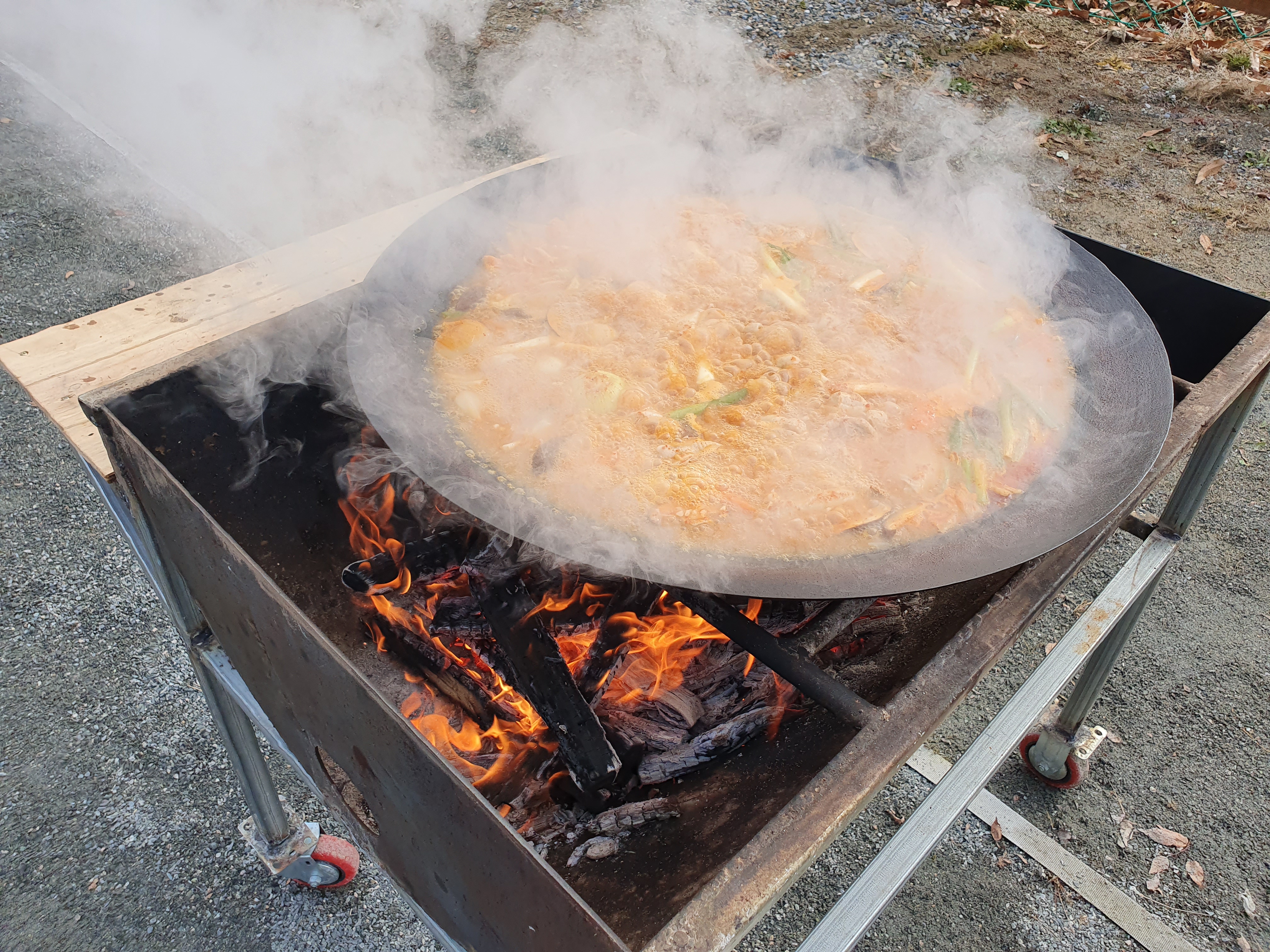 여주장작솥뚜껑닭볶음탕