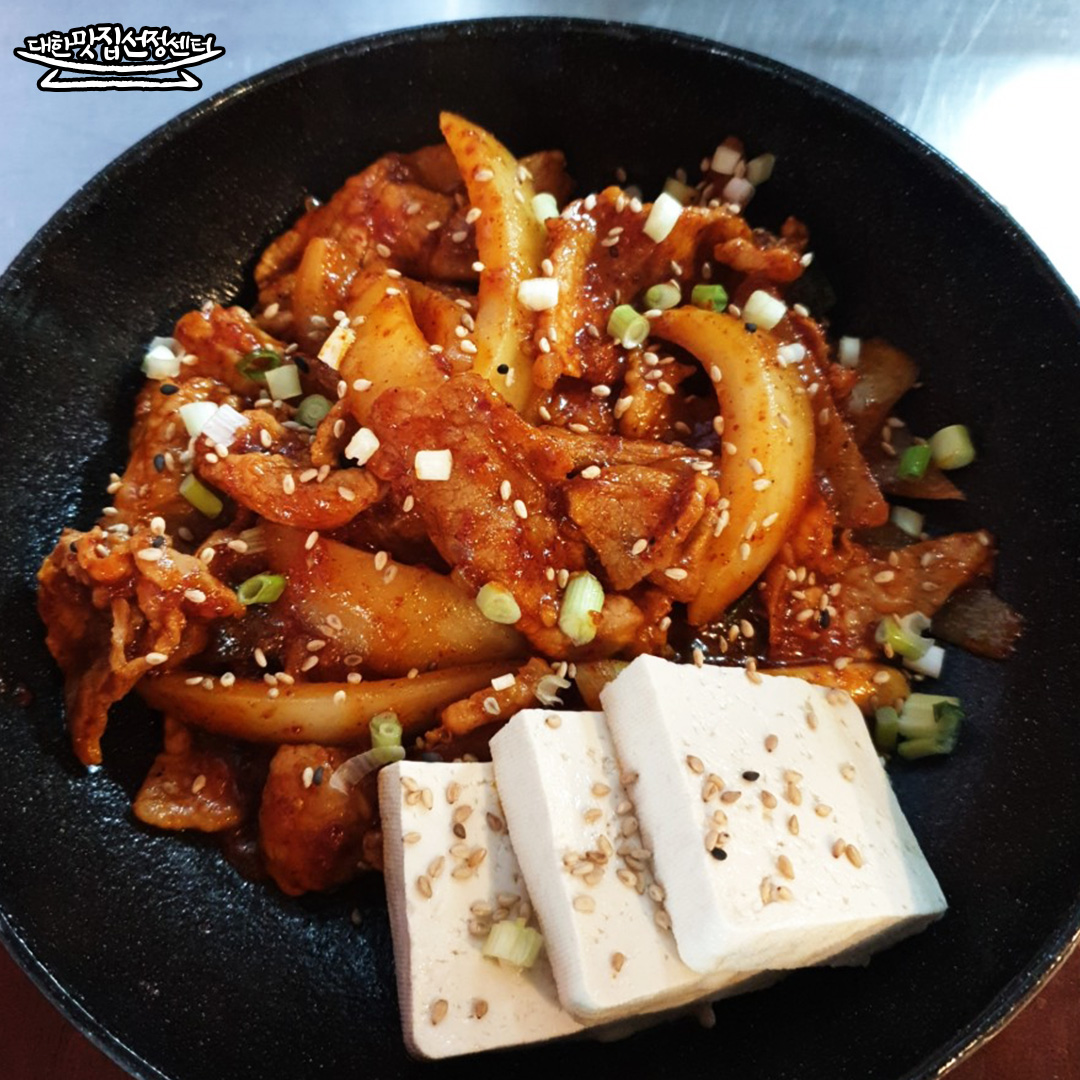 돼지고기듬뿍넣은김치찌개