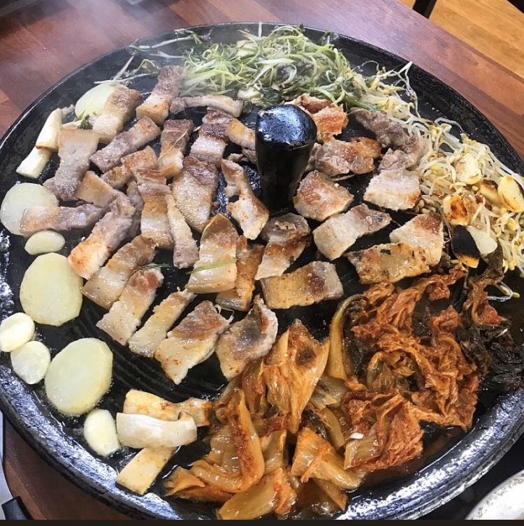 솥뚜껑김치삼겹살