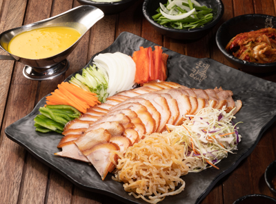 홍대칼국수와족발 판교역점