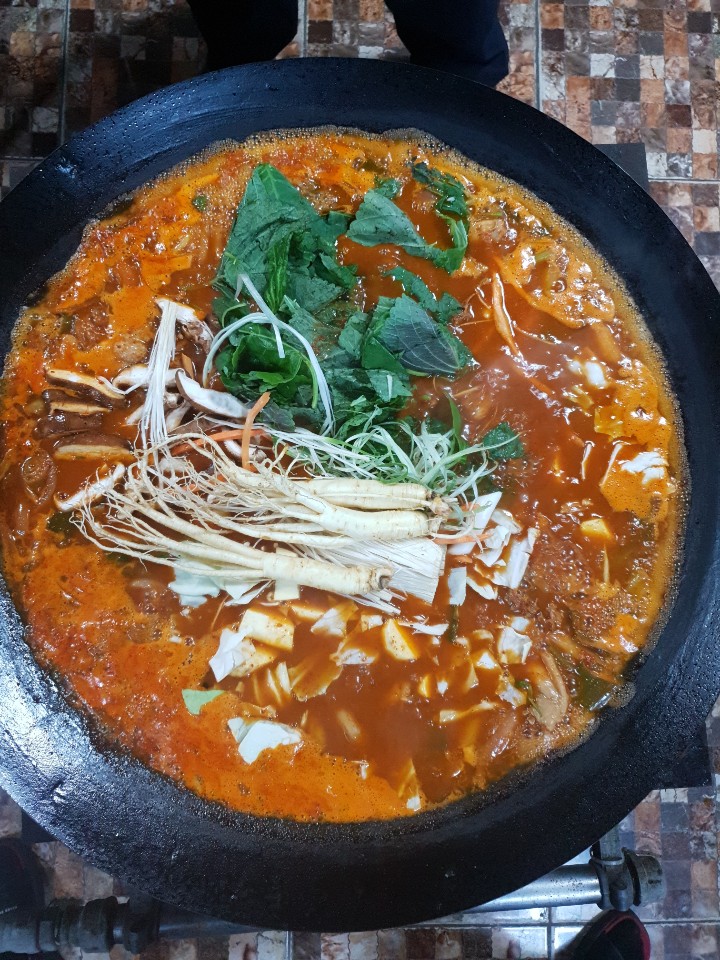 유명산흥부네솥뚜껑닭볶음탕