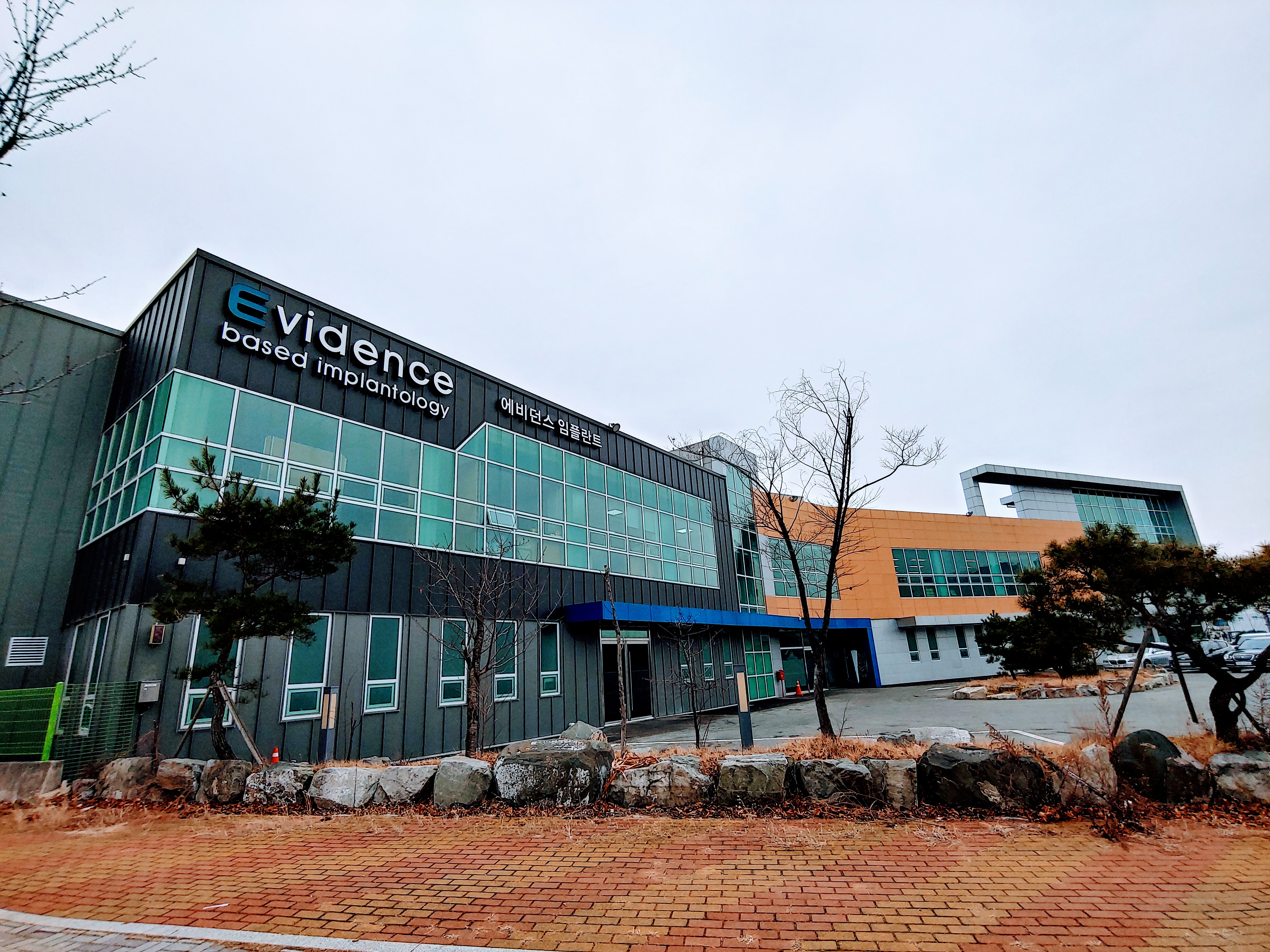에비던스임플란트 대표 이미지