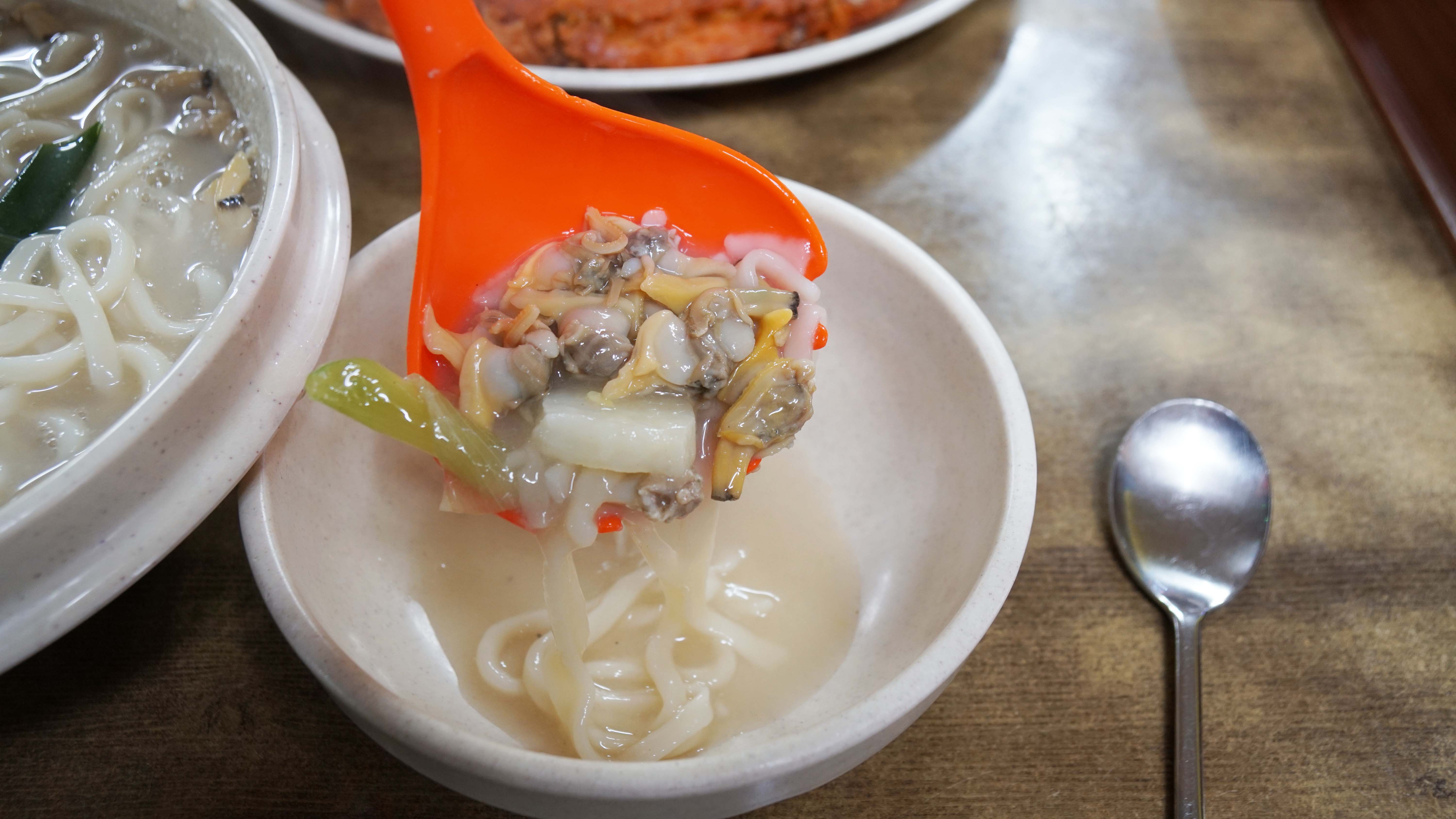 엄지척까투리할매손칼국수