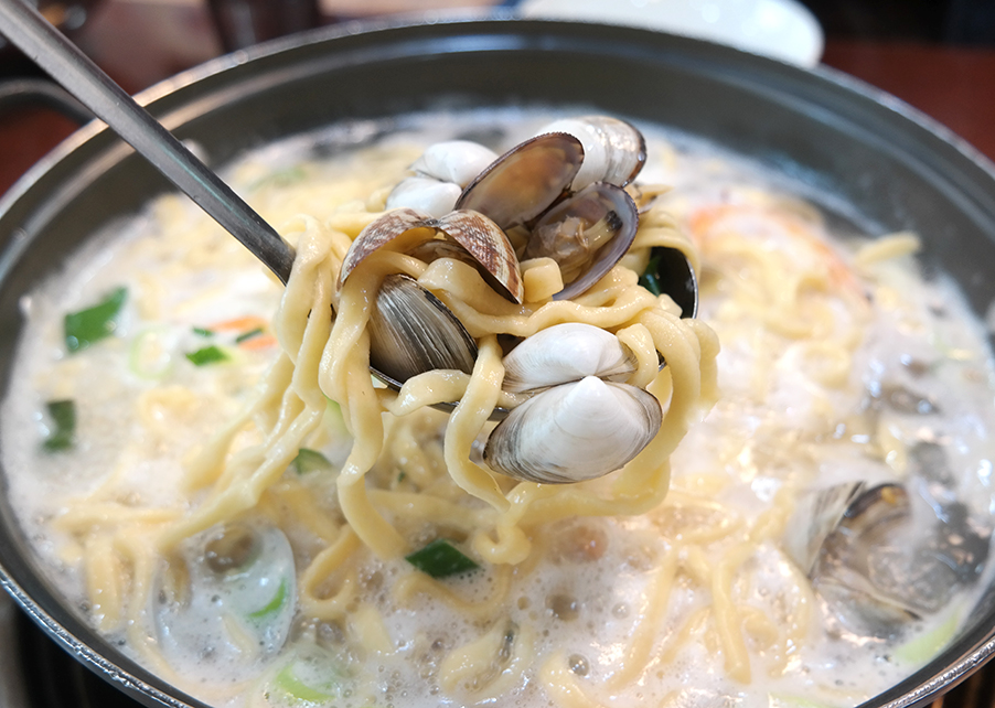 궁중해물칼국수