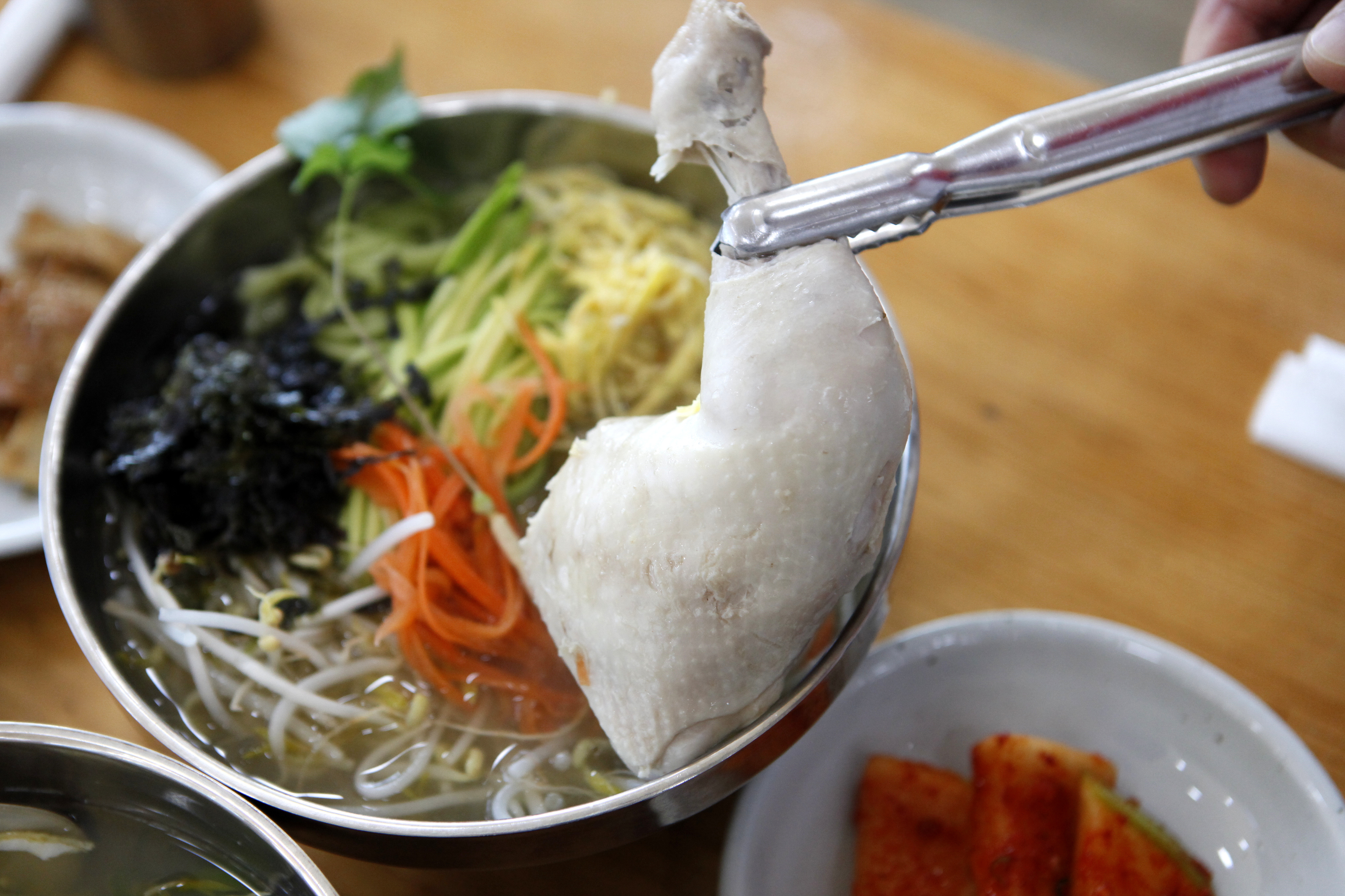 서가면옥 보릿잎 닭 칼국수
