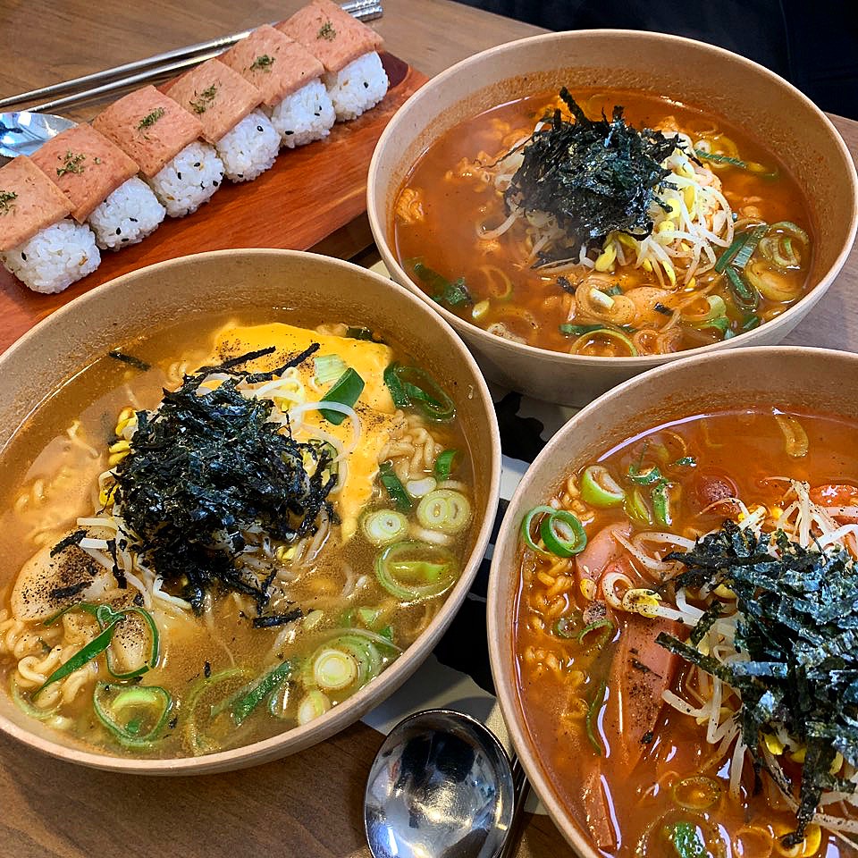 틈새라면 부경대점
