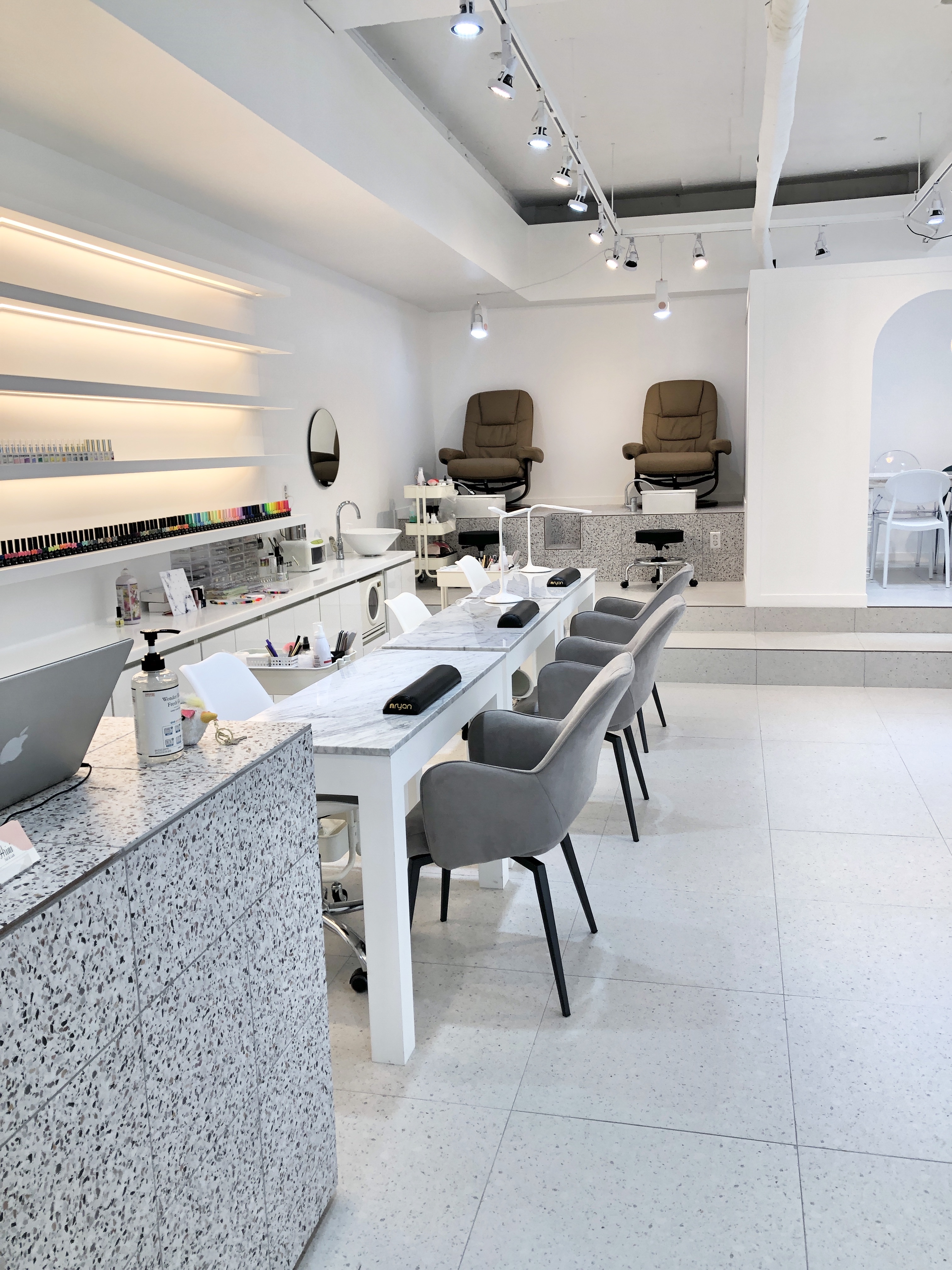 아리니 네일엔래쉬 대표 이미지