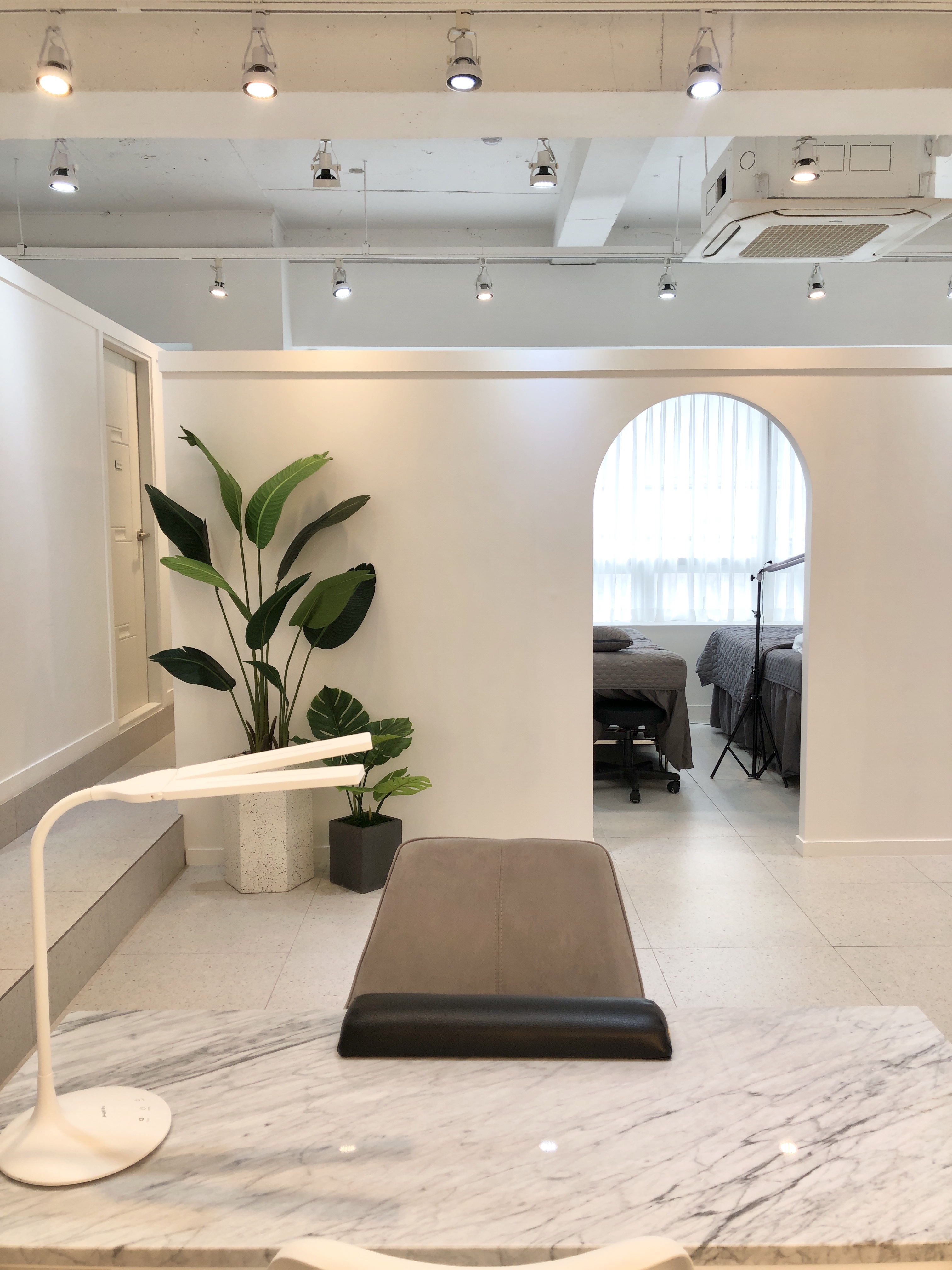 아리니 네일엔래쉬 대표 이미지