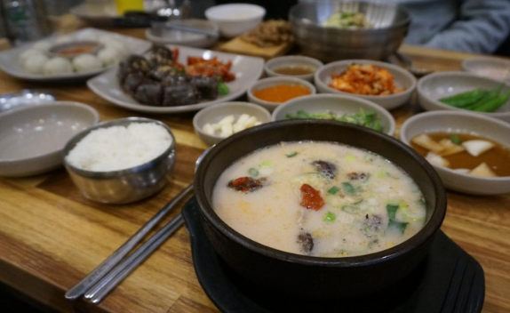더진국 돼지국밥 냉면 하단역점