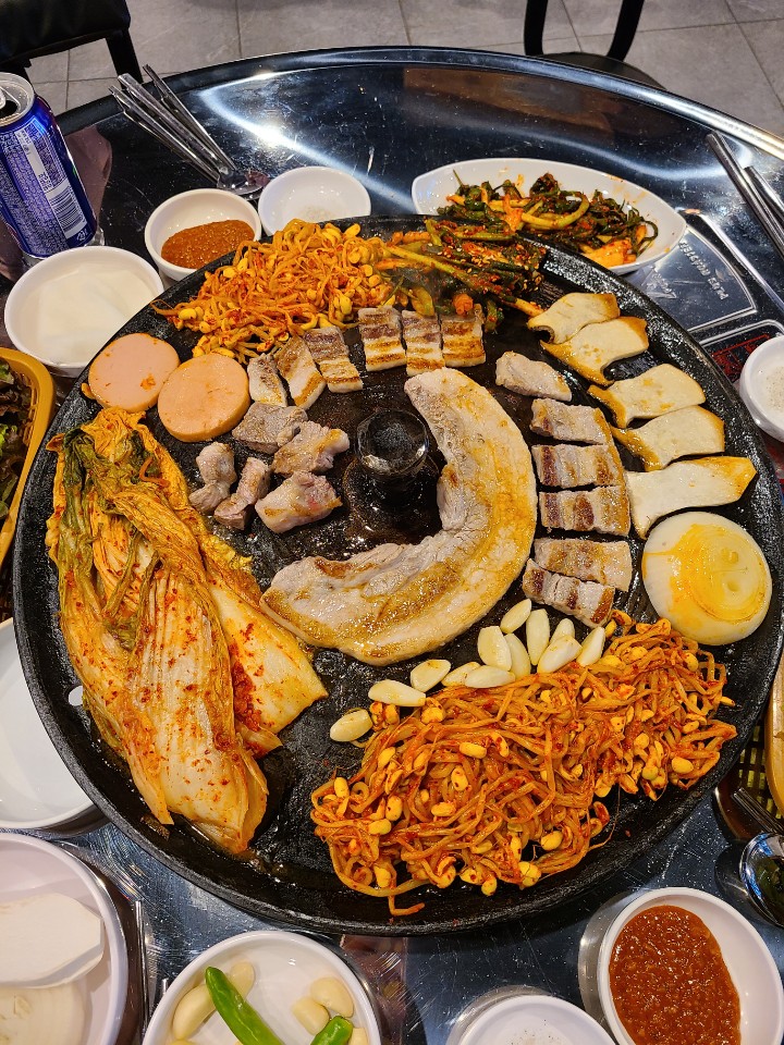 싹쓰리솥뚜껑김치삼겹살 방학점