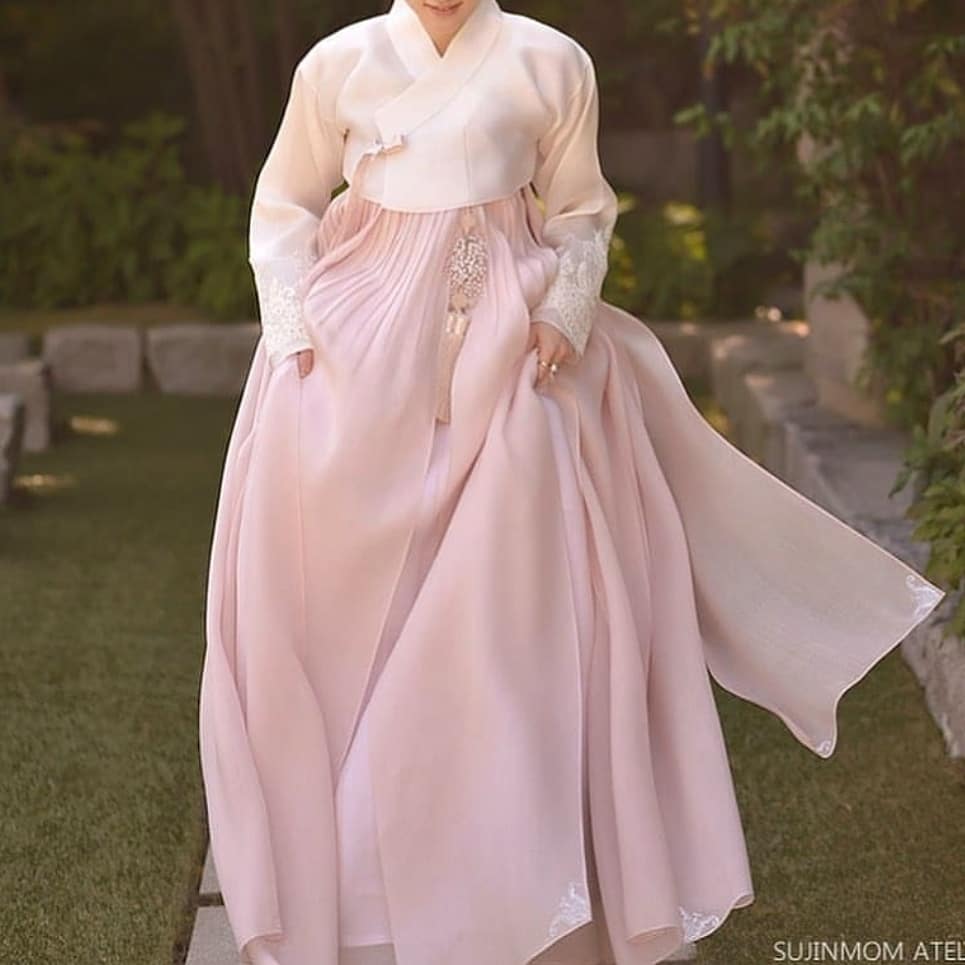 Raumhanbok (라움한복)