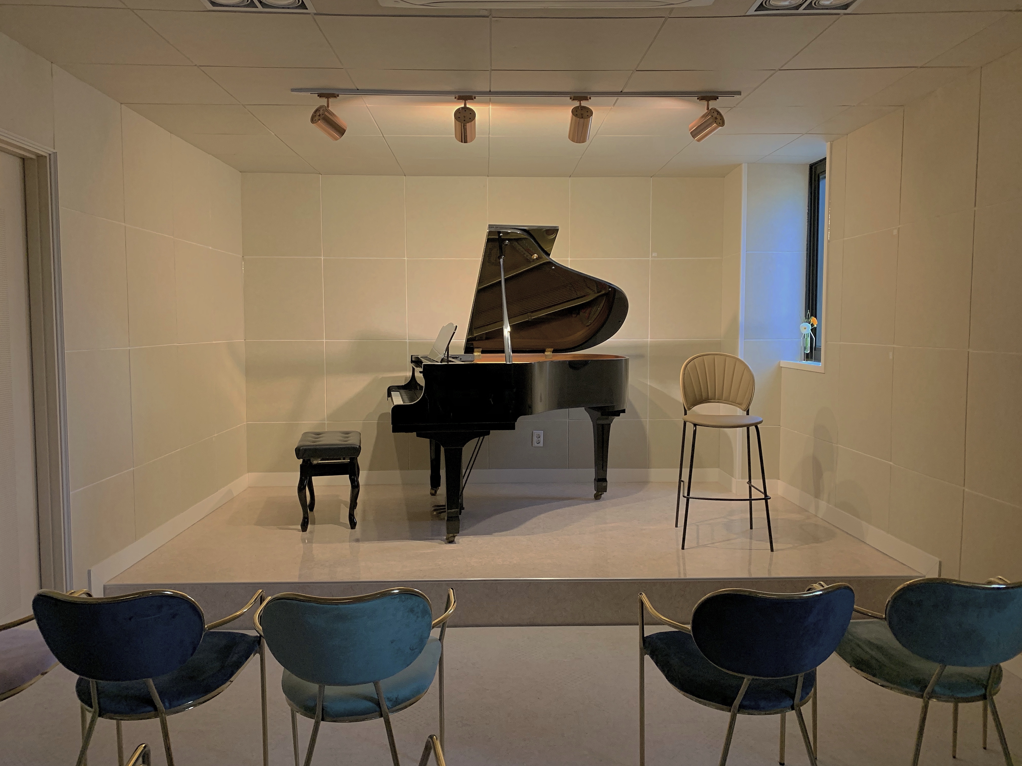 4번째 스튜디오 사진