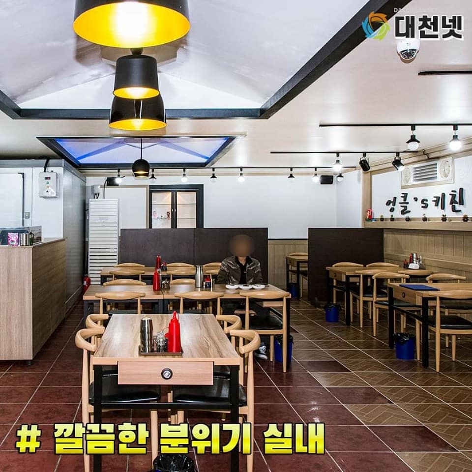 엉클스키친 내부 또는 관련 모습