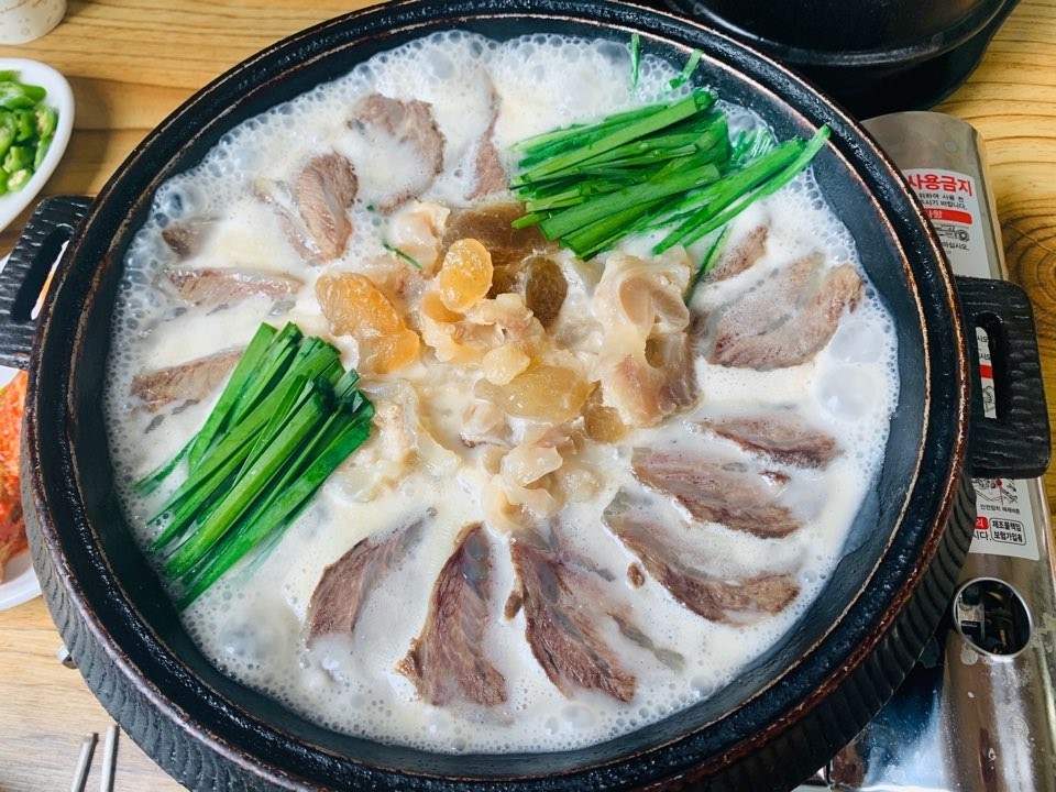 먹으면보신되는한우우족탕
