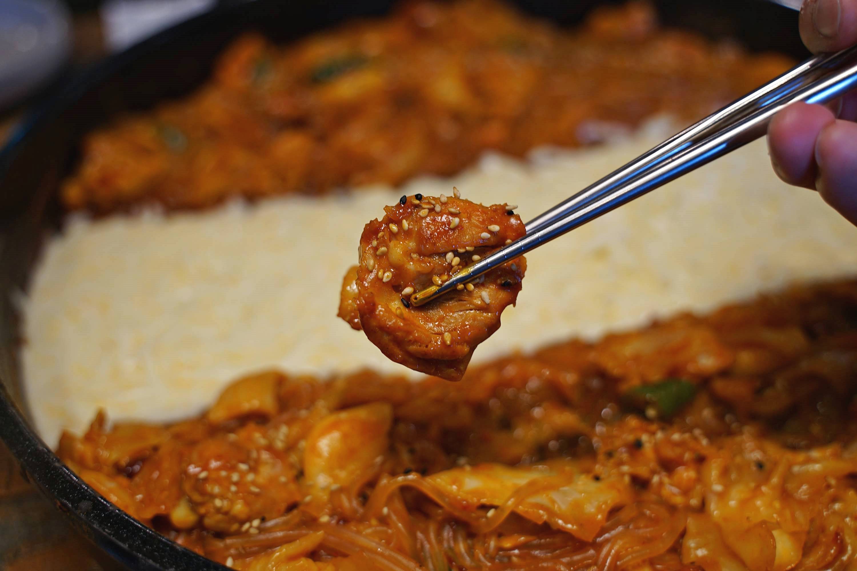고수닭갈비 AK플라자평택점 내부 또는 관련 모습