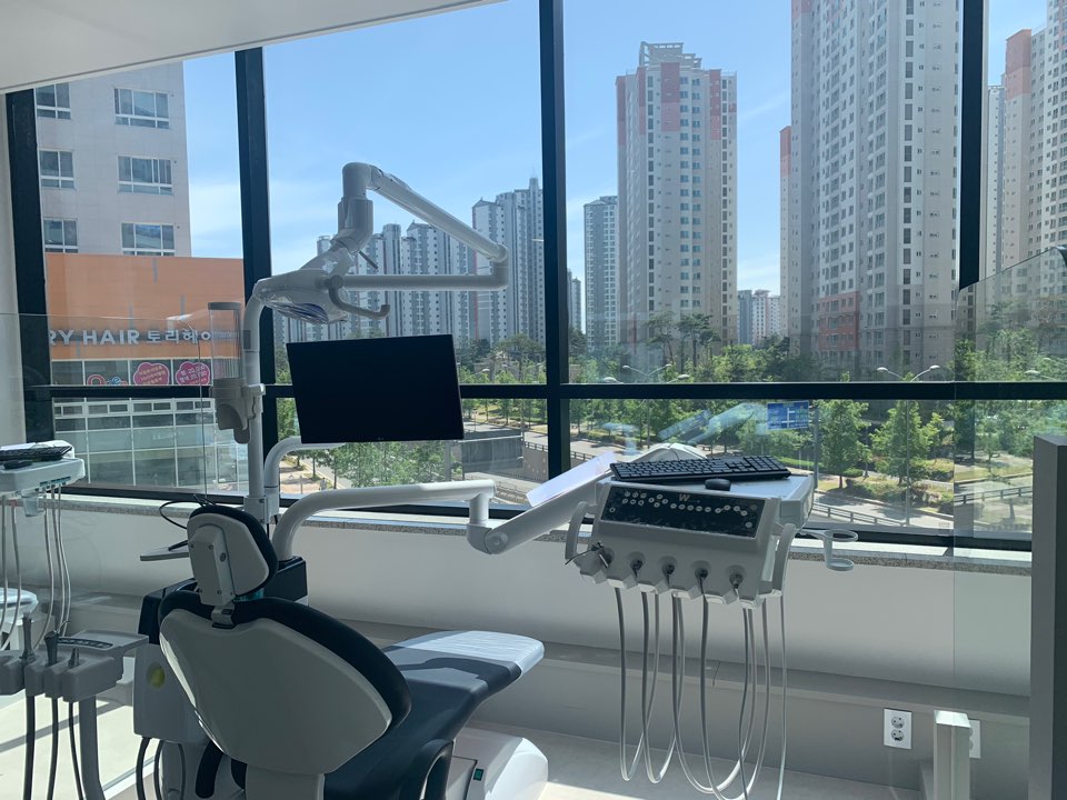 봄날치과의원 대표 이미지