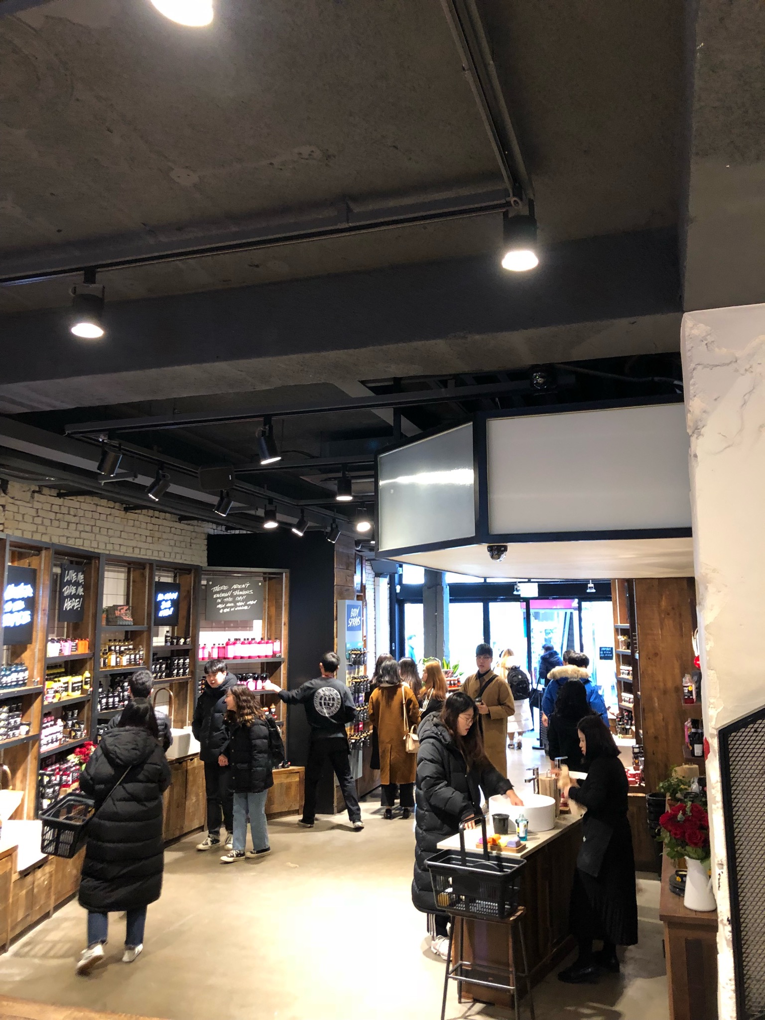 러쉬 명동점