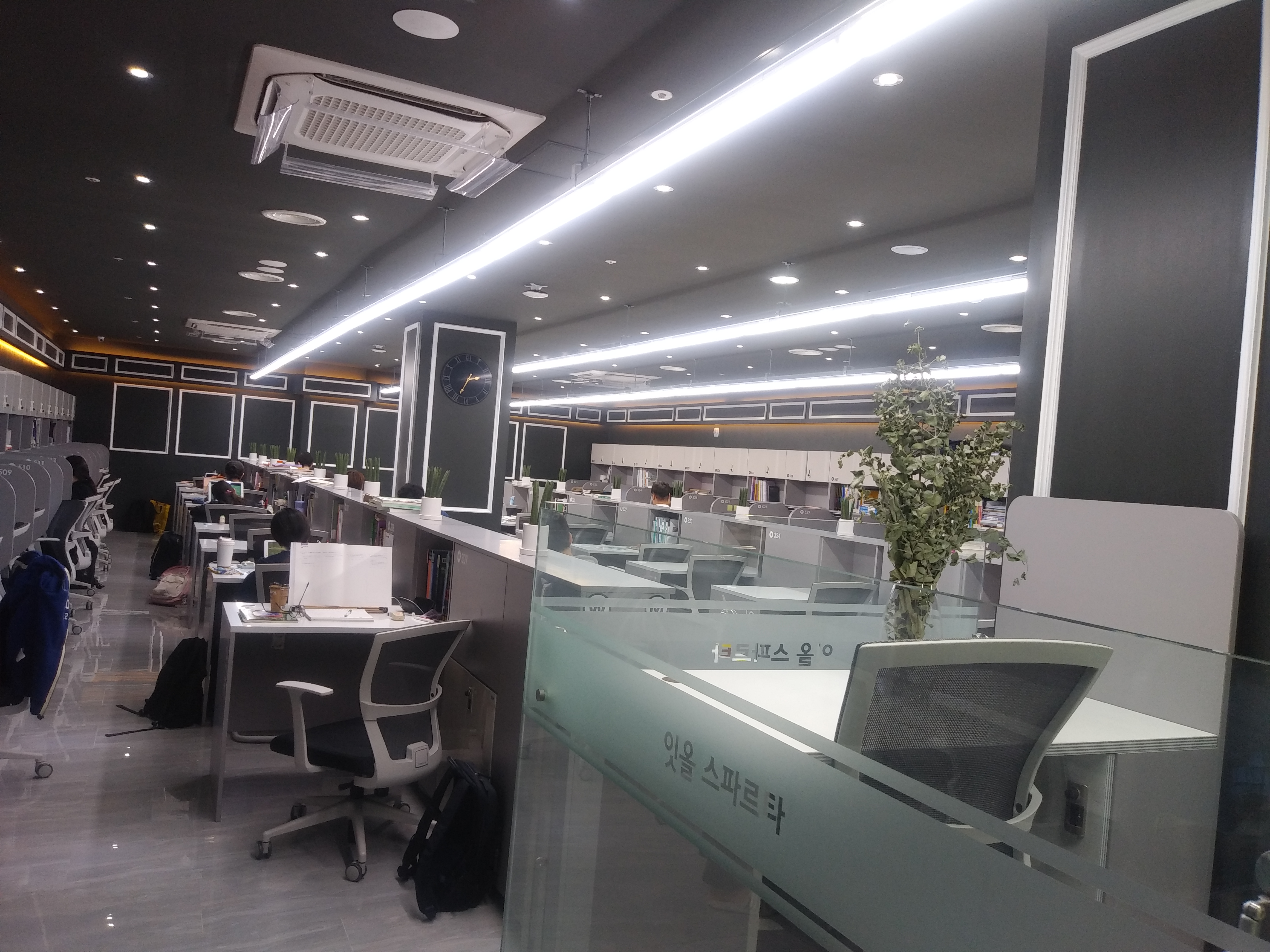 독학재수학원 잇올 스파르타 목동센터 2관 내부 또는 관련 모습