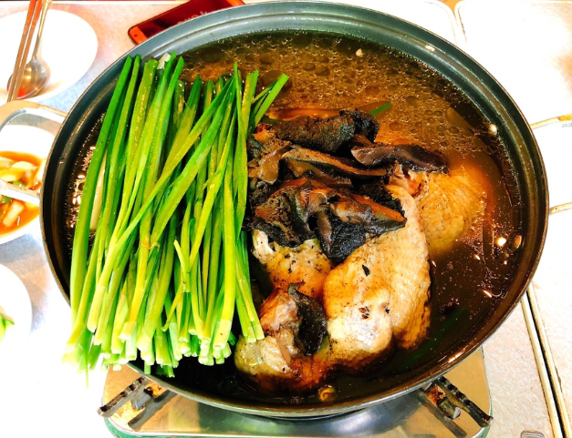 꼬꼬능이백숙 (한마리)