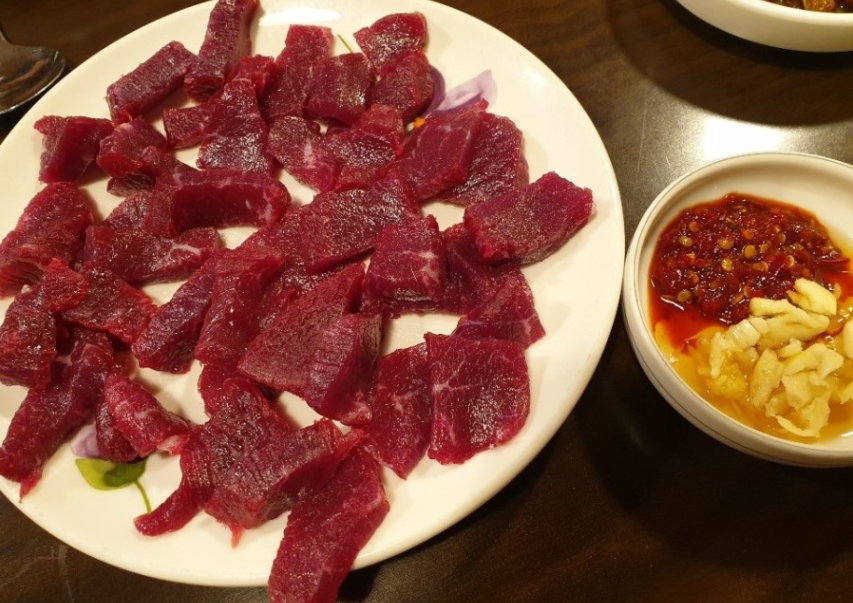 황우생고기육회
