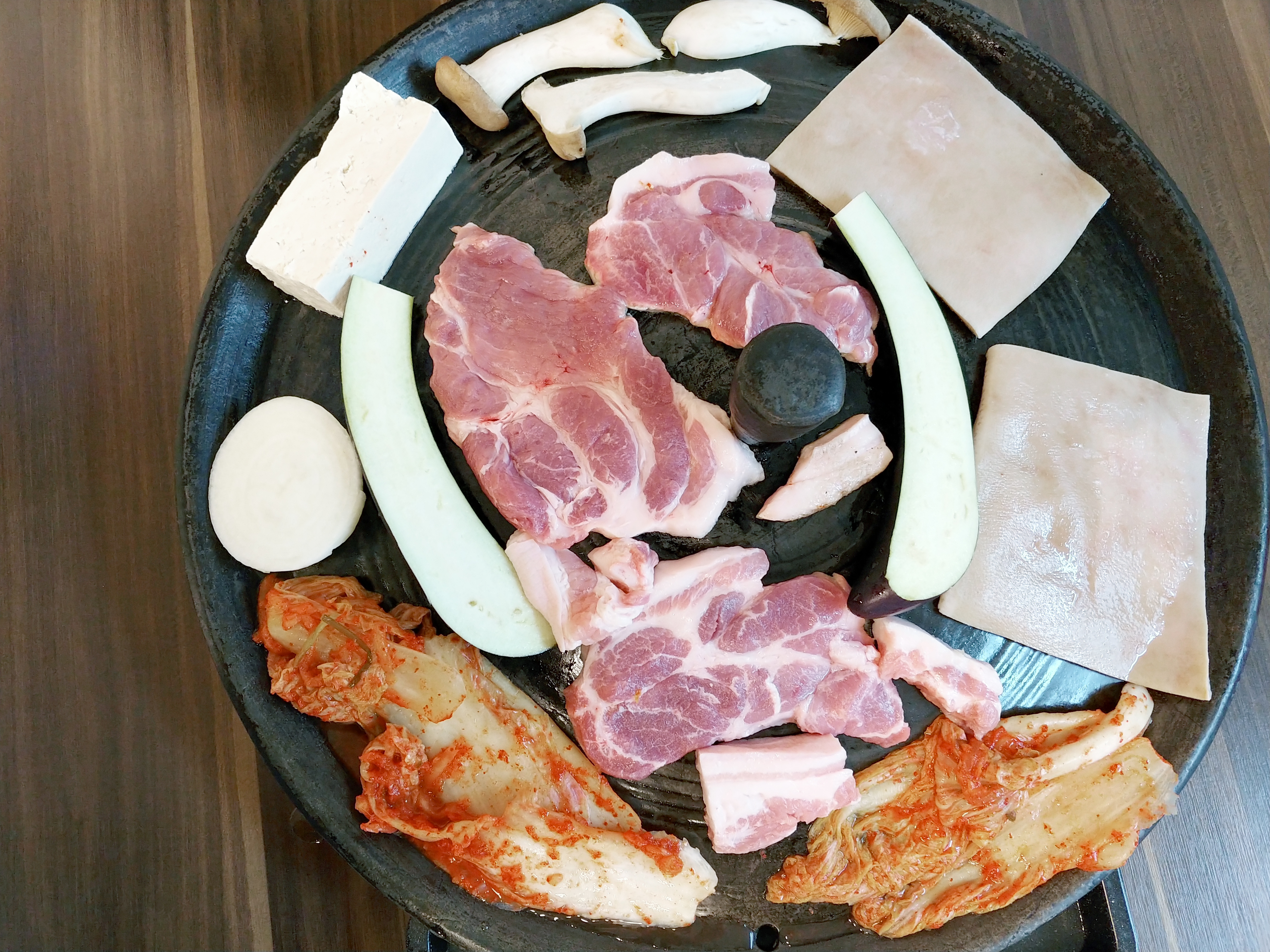 선미솥뚜껑삼겹살 소곱창구이