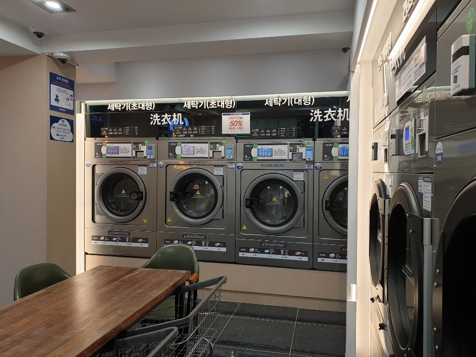 화이트365 경희대점 내부 또는 관련 모습