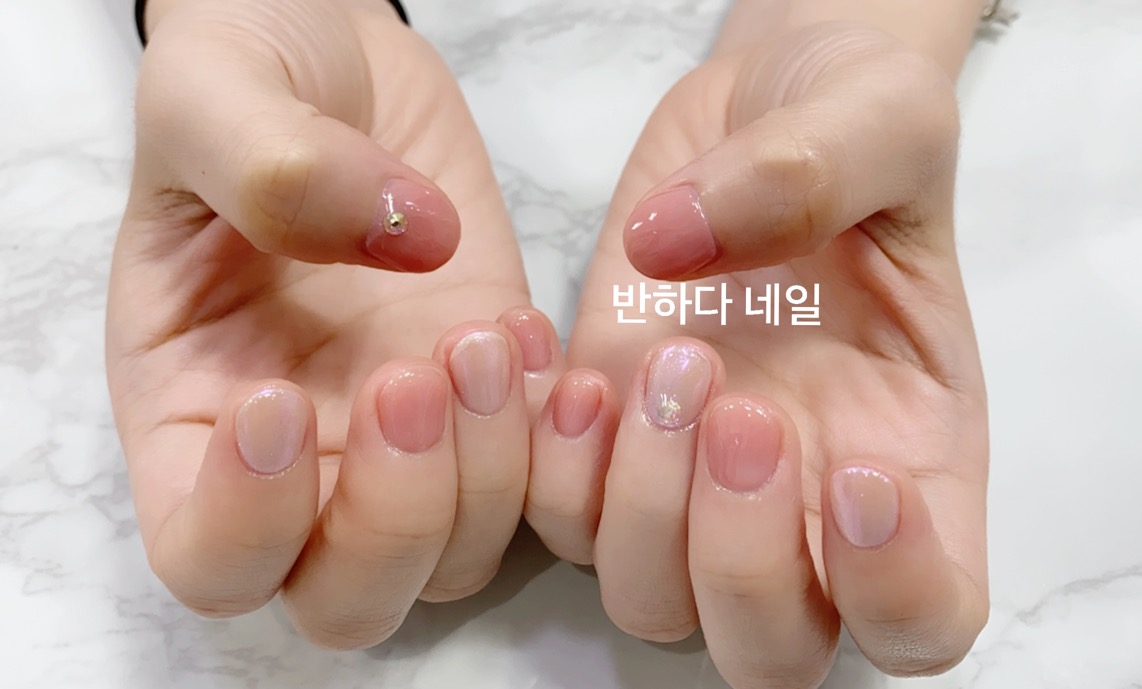 반하다 네일