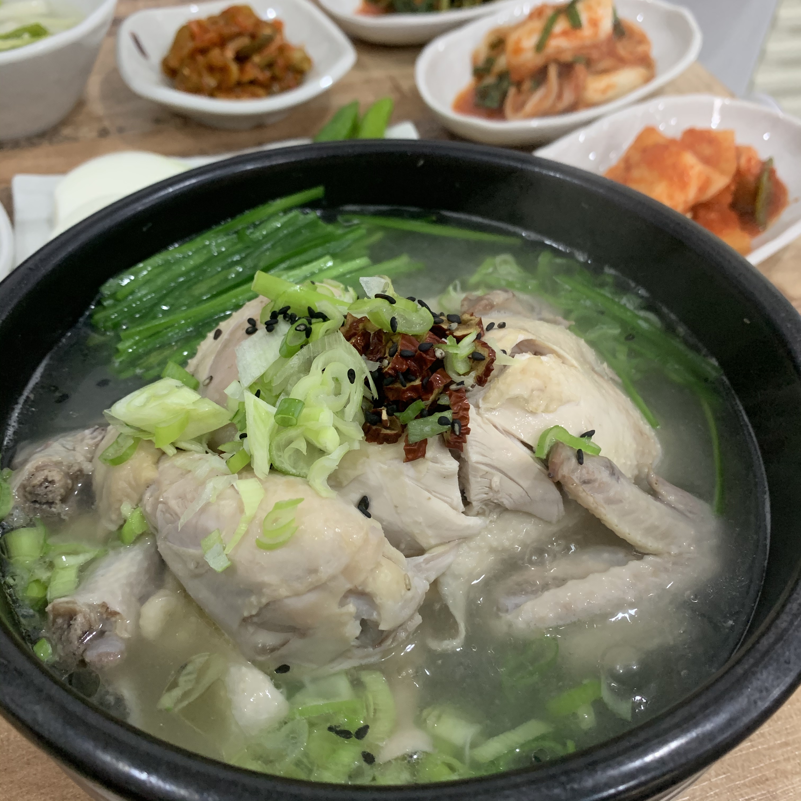 라온흑염소삼계탕전문