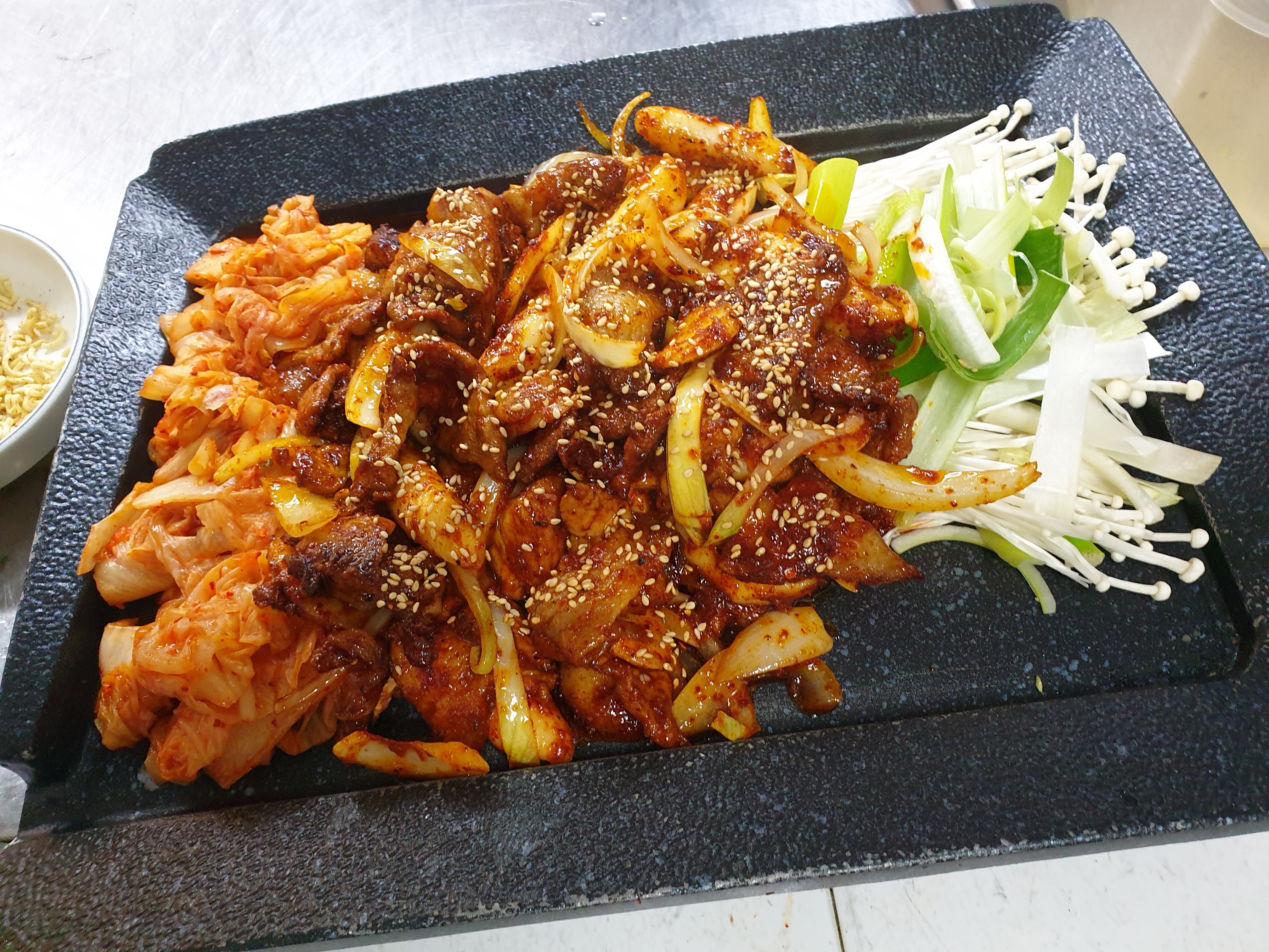 통돼지두루치기 김치찌개전문점