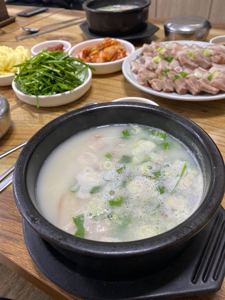 원조신성가마솥돼지국밥