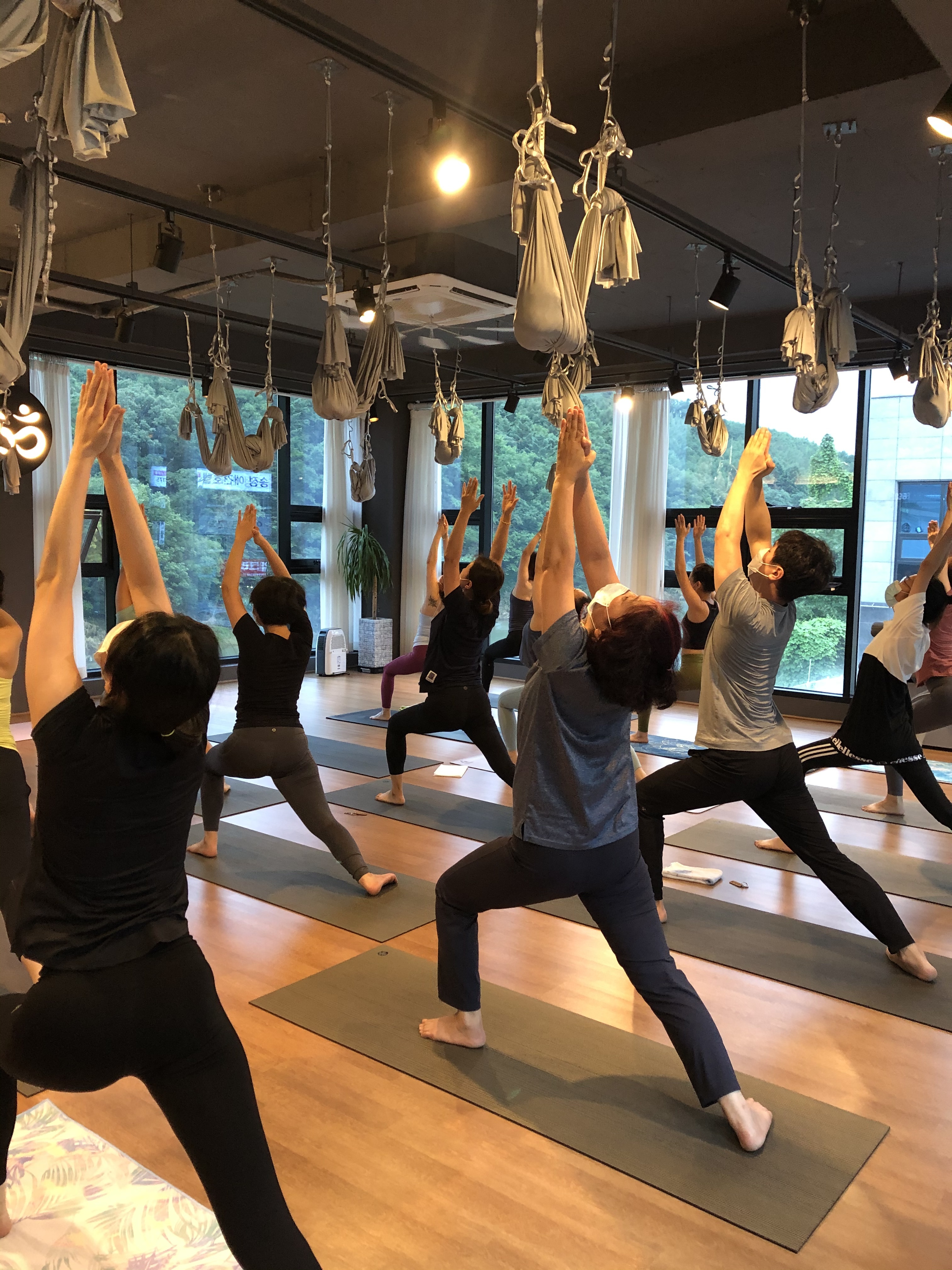 요가룸 앤 필라테스룸 대표 이미지