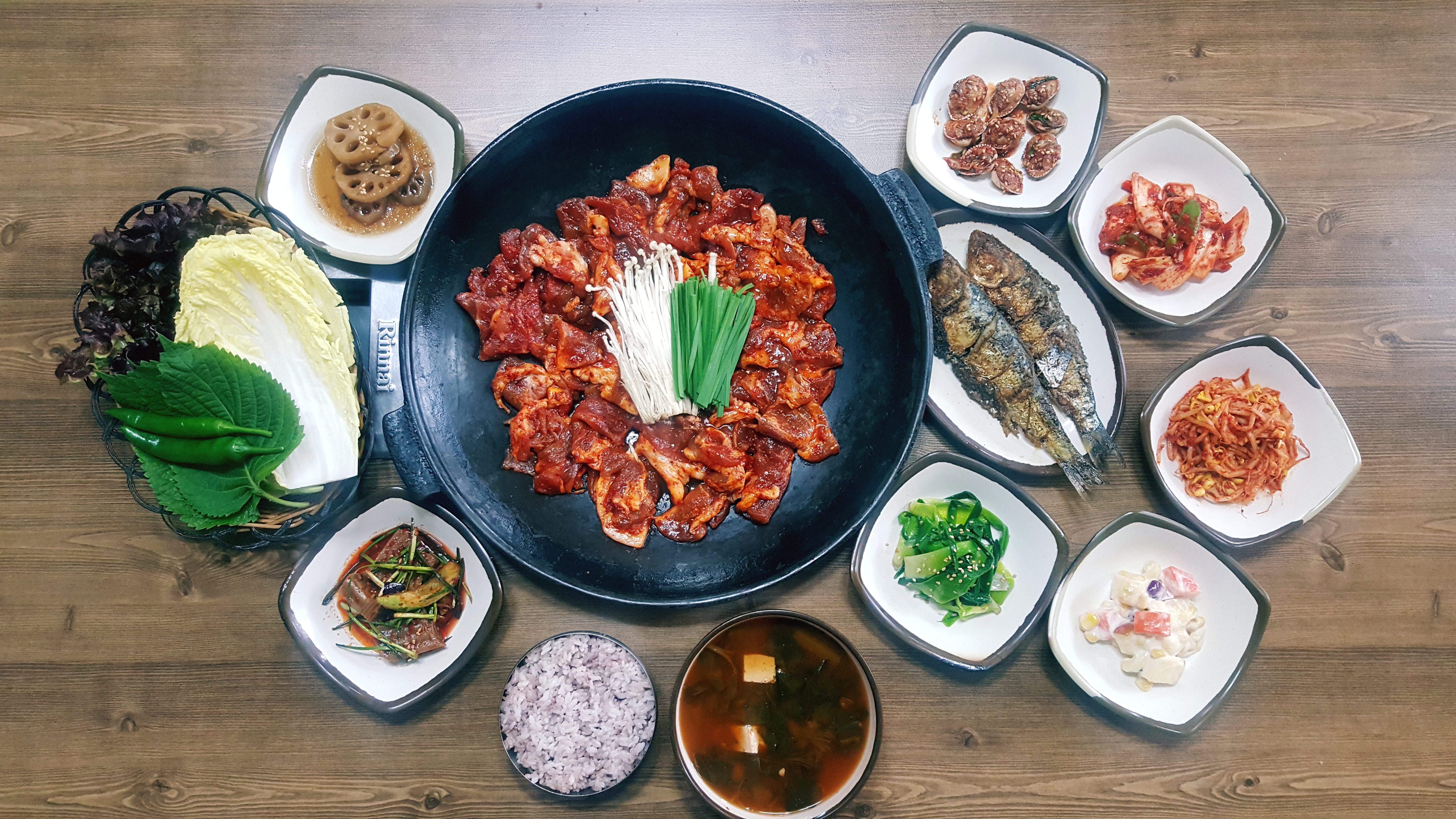 시골솥뚜껑생삼겹살