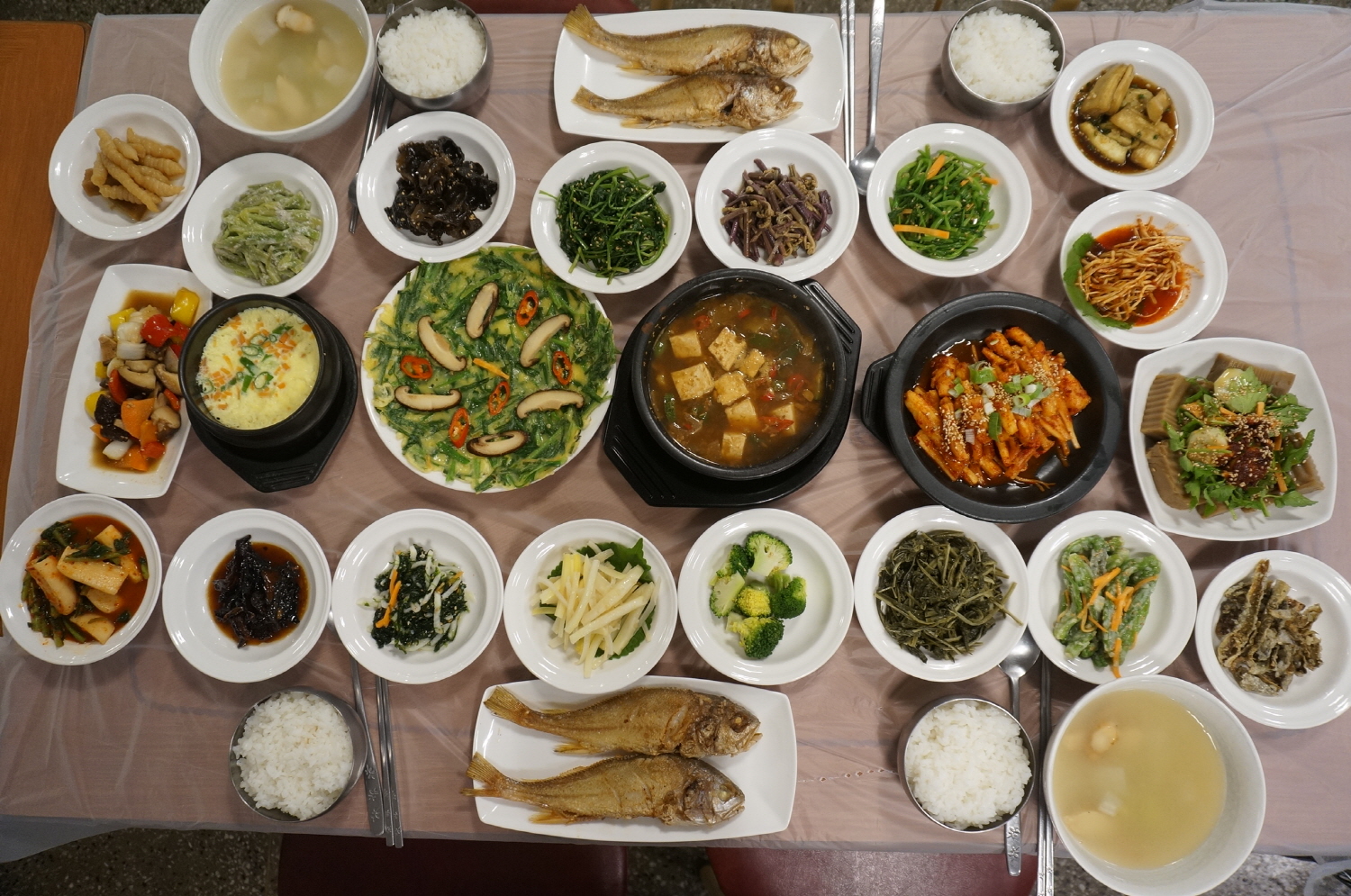 해인사 현대식당 내부 또는 관련 모습