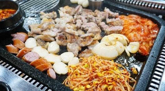 돌판꽃삼겹살