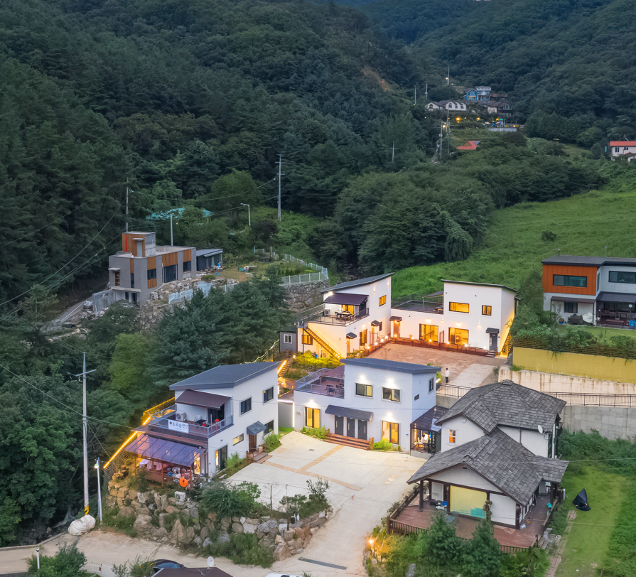 초록밤풀빌라펜션