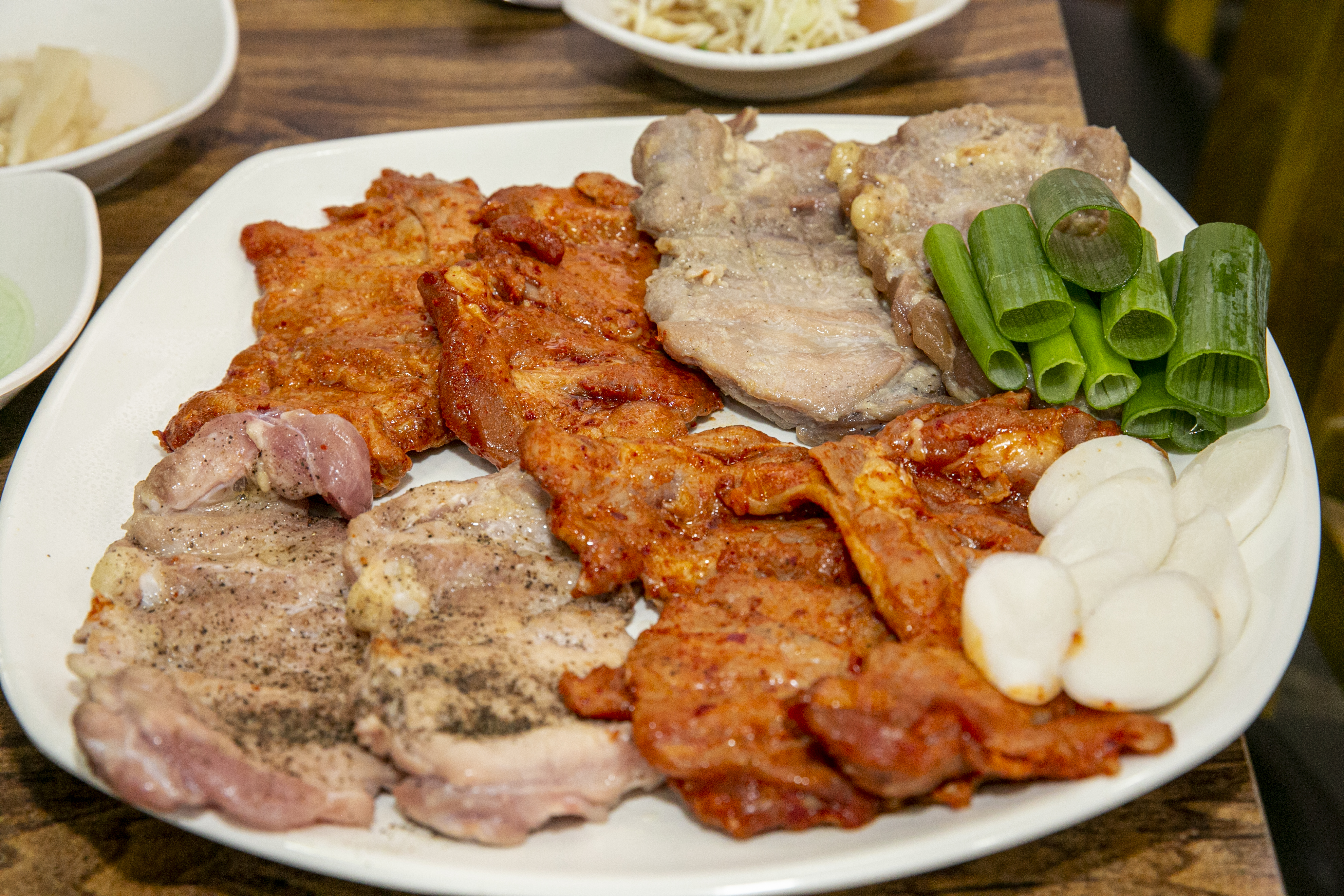 사랑굿숯불닭갈비와막국수 1호점