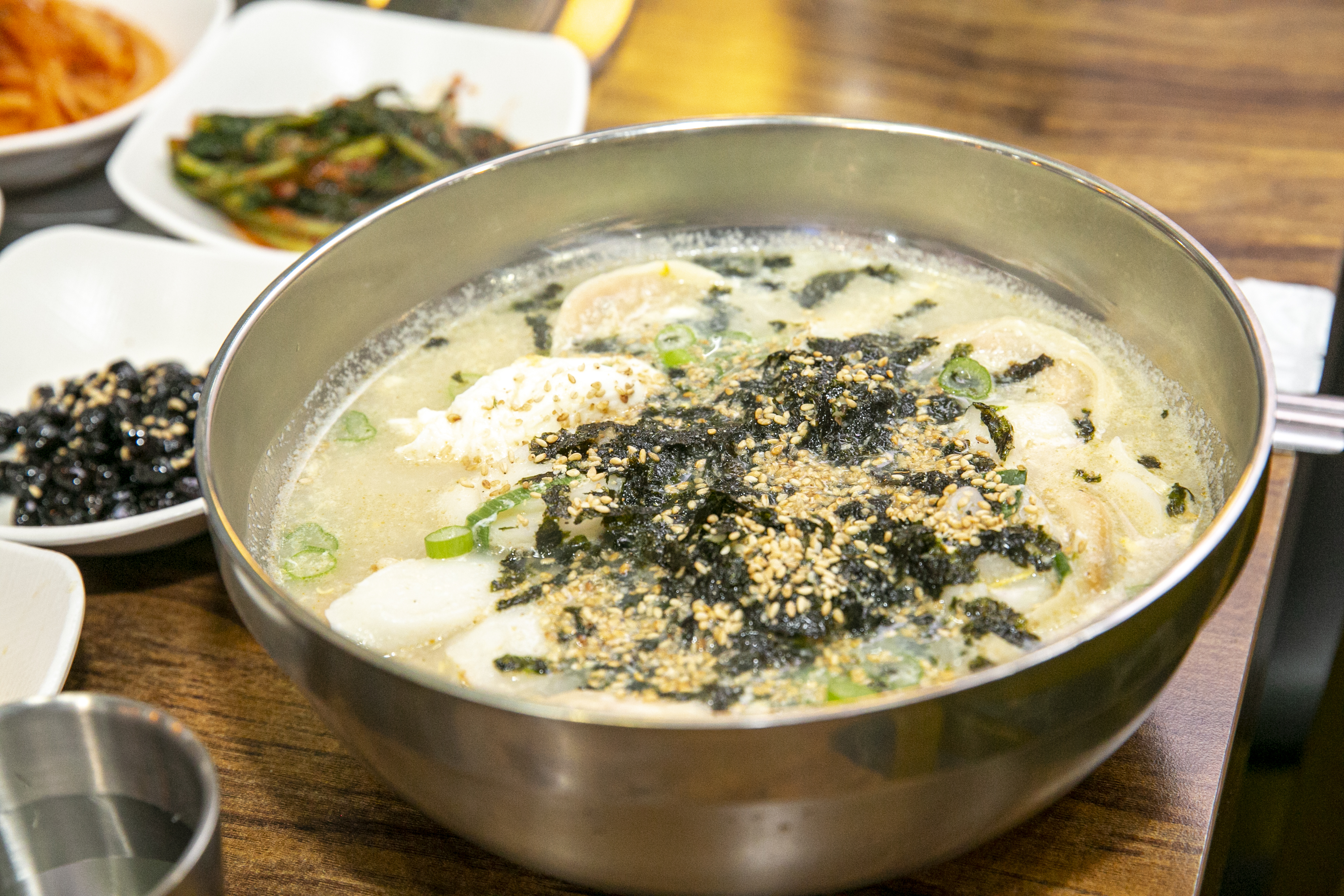 사랑굿숯불닭갈비와막국수 1호점