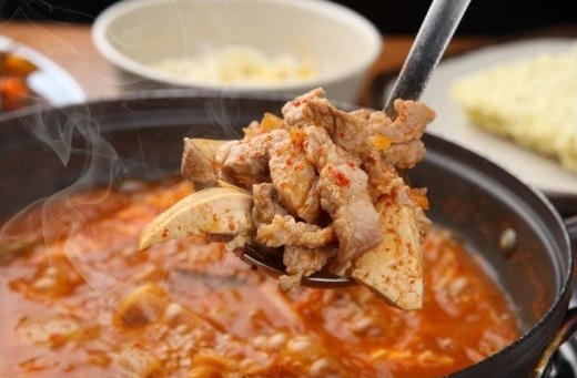 통돼지김치찌개