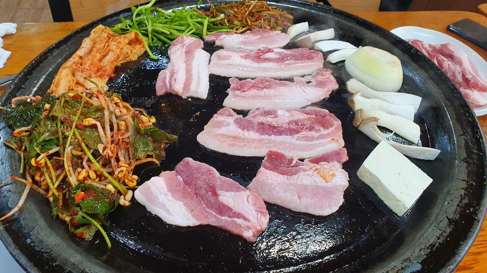 무쇠돌이김치삼겹살