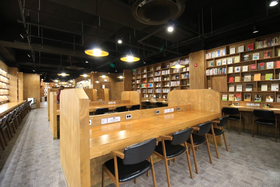 커피랑도서관 제천강제점